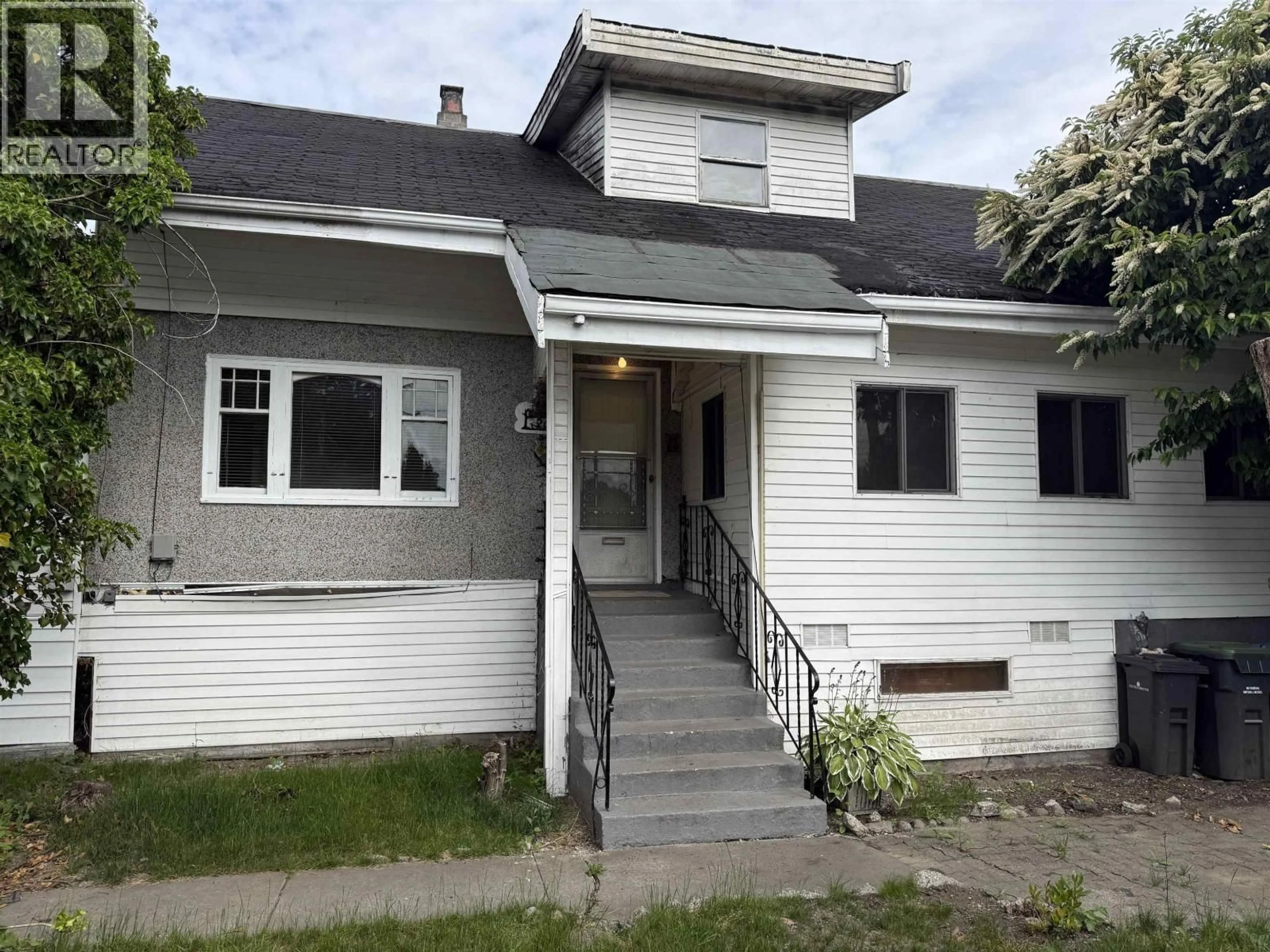 Unknown for 220 DEVOY STREET, New Westminster British Columbia V3L4E7