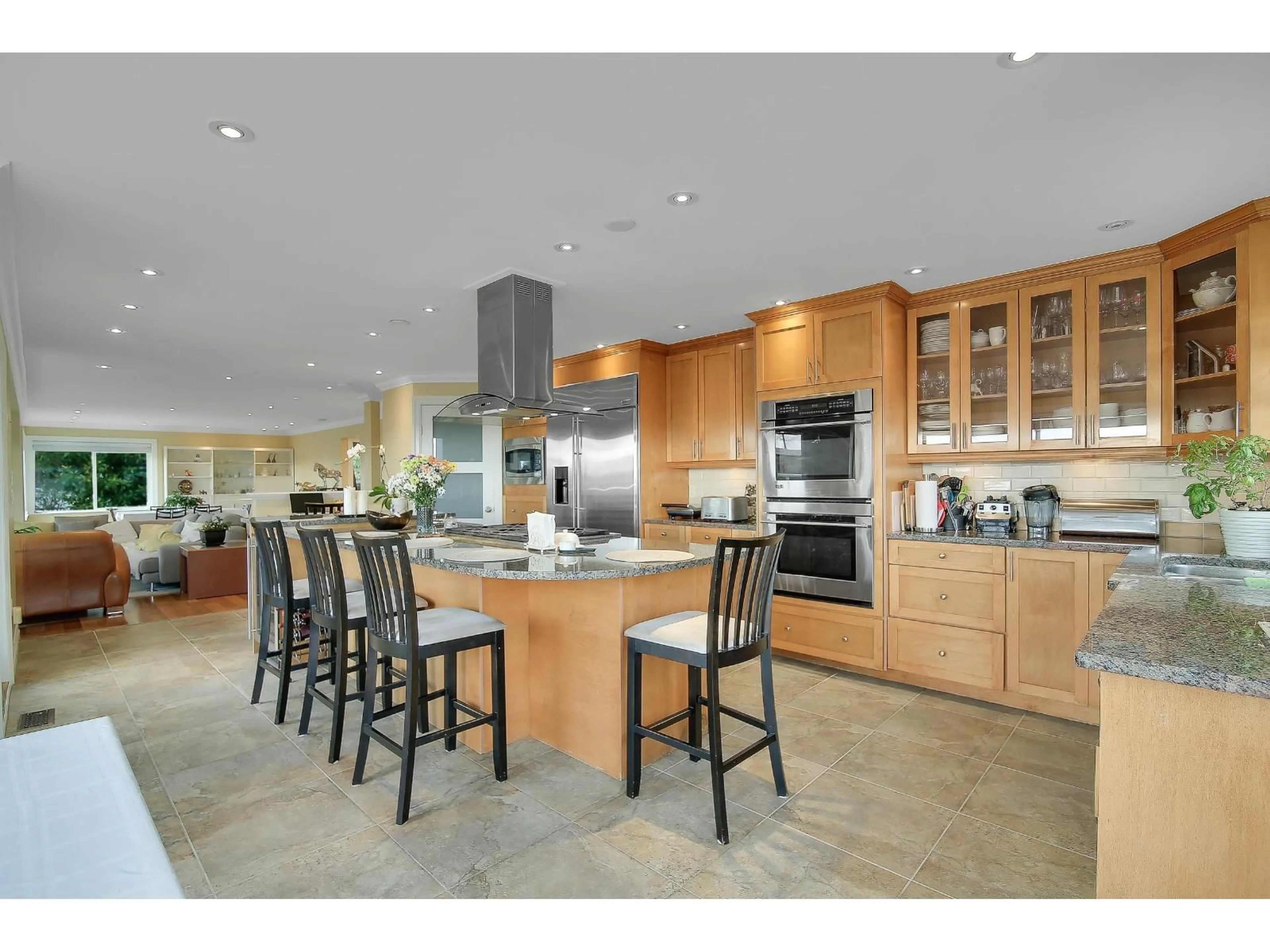 Open concept kitchen, ceramic/tile floor for 1050 PARKER STREET, White Rock British Columbia V4B4R7