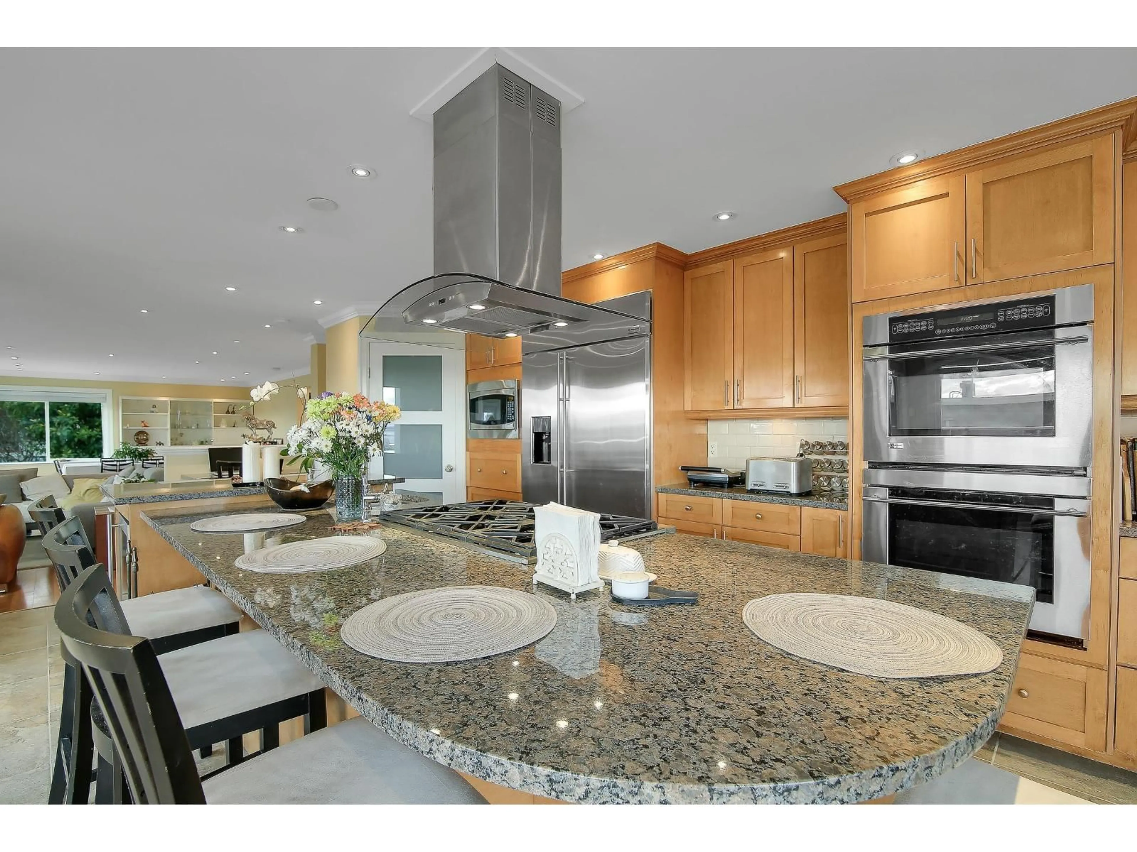 Contemporary kitchen, ceramic/tile floor for 1050 PARKER STREET, White Rock British Columbia V4B4R7