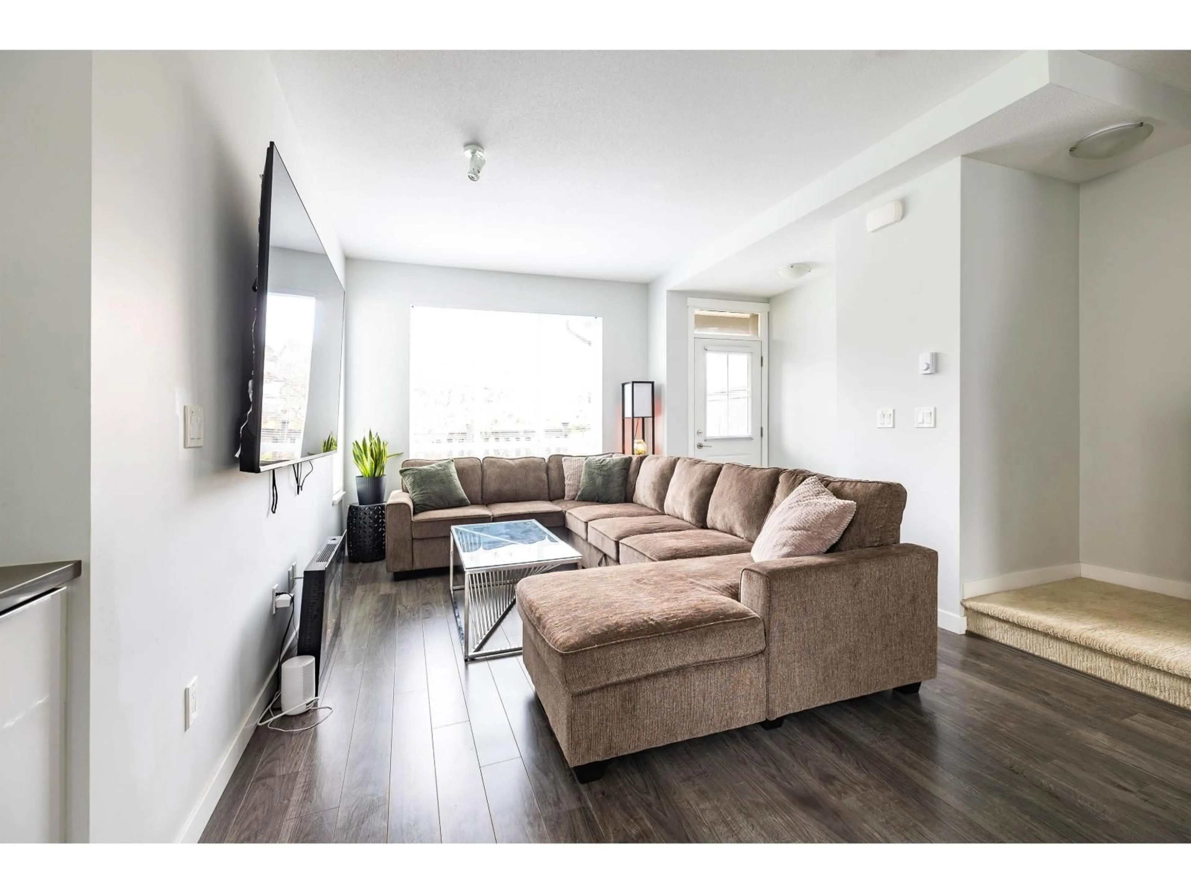 Living room with furniture, wood/laminate floor for 114 - 30930 WESTRIDGE PLACE, Abbotsford British Columbia V2T0H6