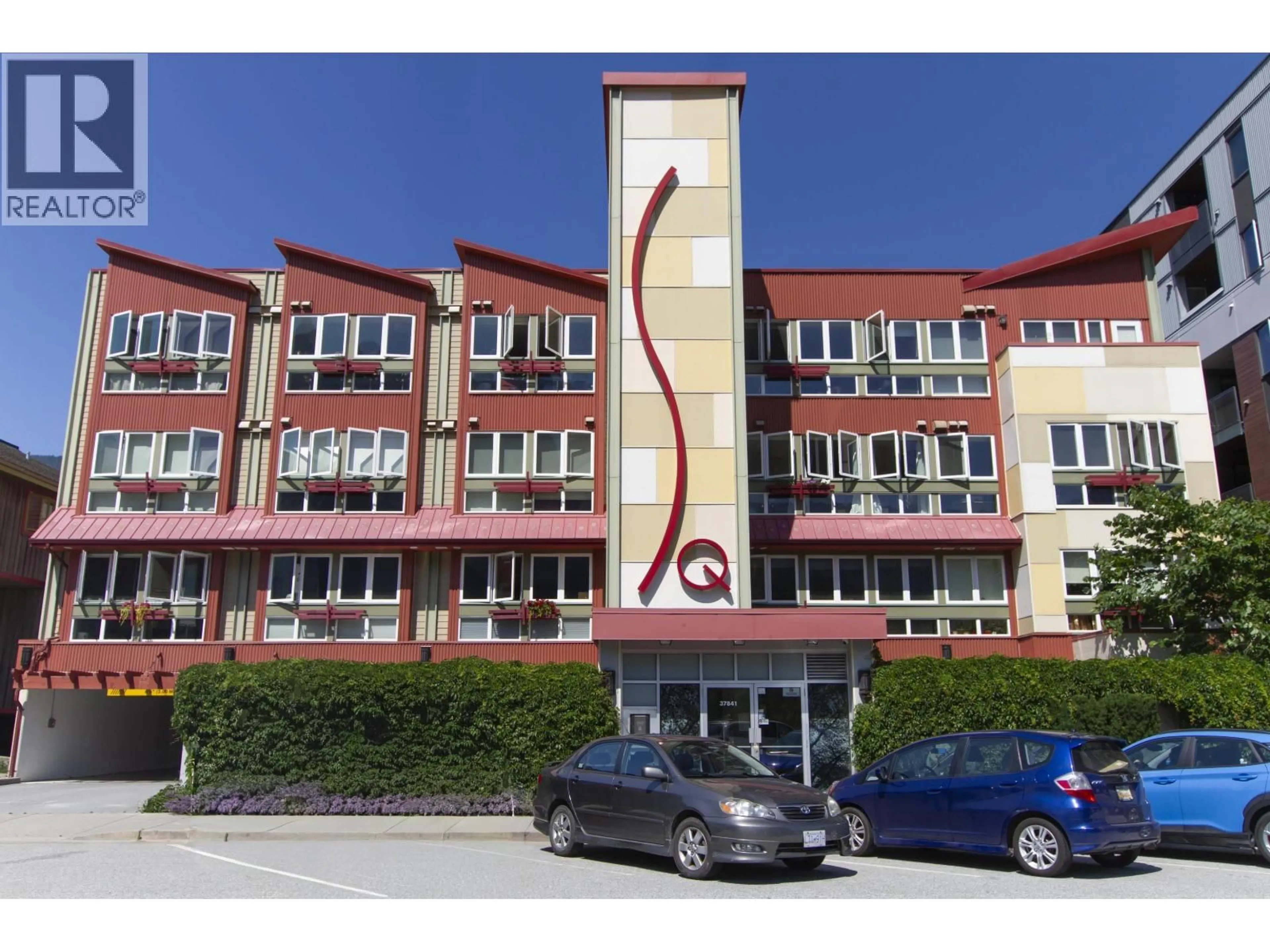 Indoor foyer for 408 - 37841 CLEVELAND AVENUE, Squamish British Columbia V8B0S8