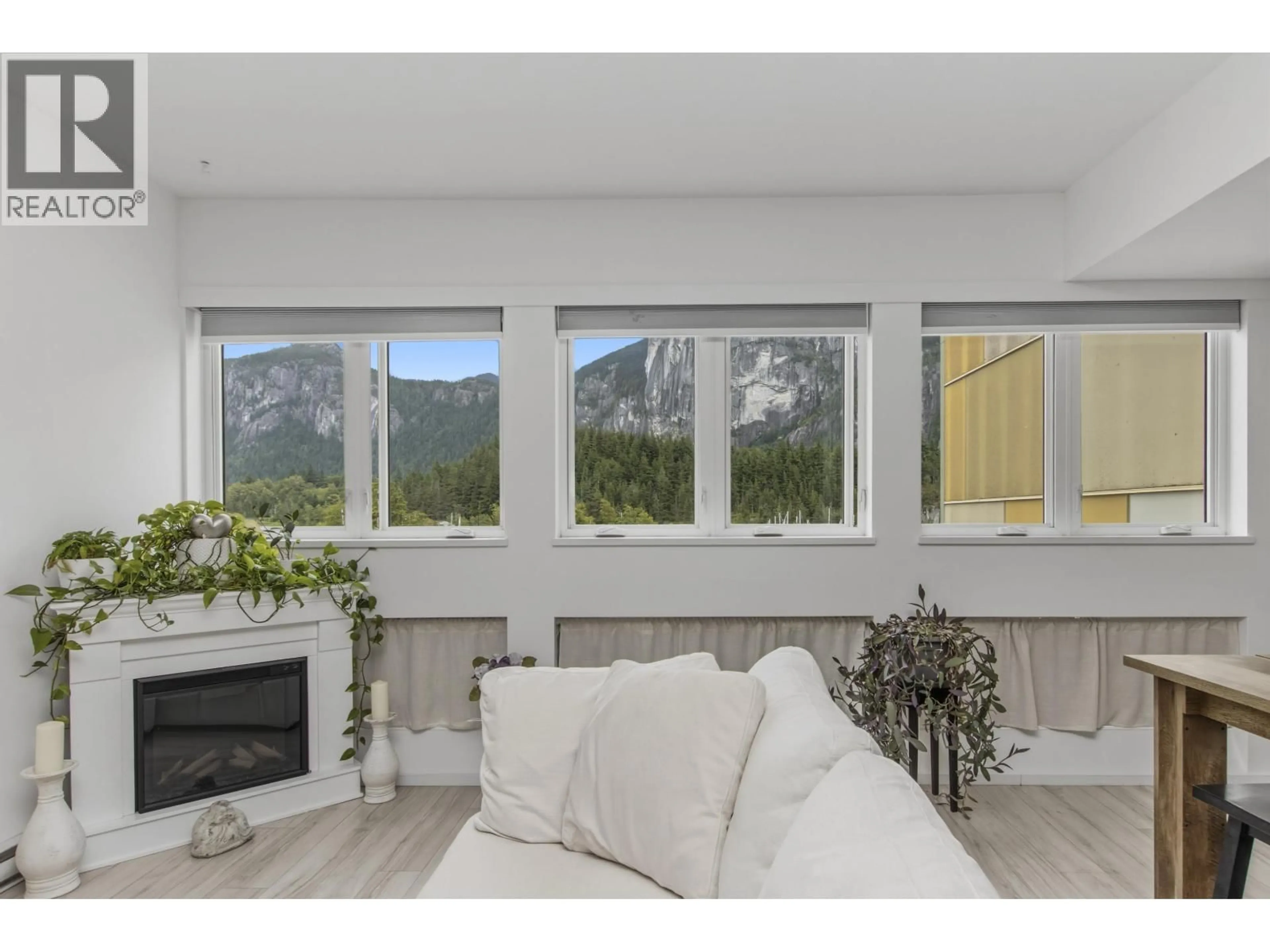Living room with furniture, unknown for 408 - 37841 CLEVELAND AVENUE, Squamish British Columbia V8B0S8