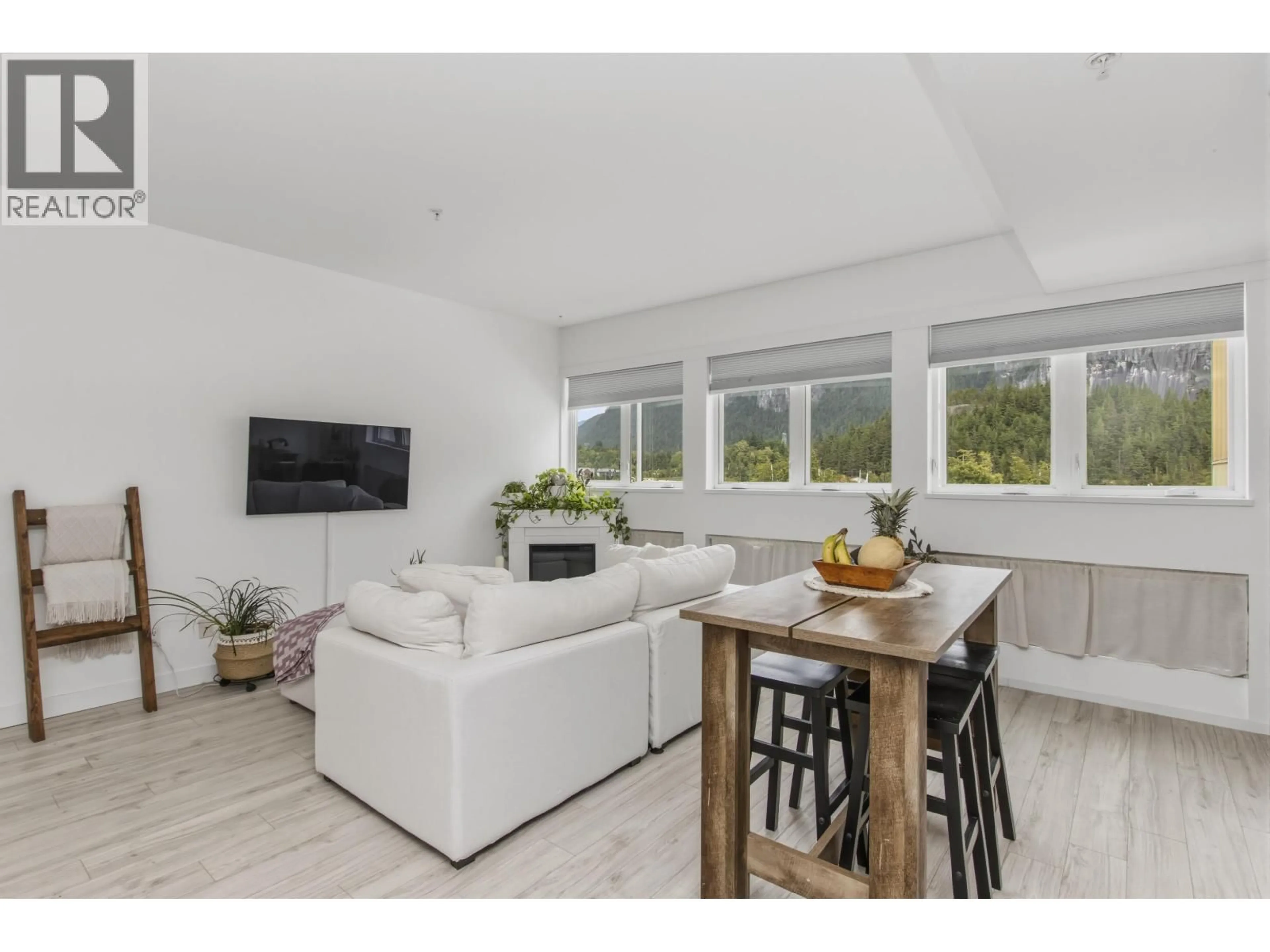 Living room with furniture, unknown for 408 - 37841 CLEVELAND AVENUE, Squamish British Columbia V8B0S8