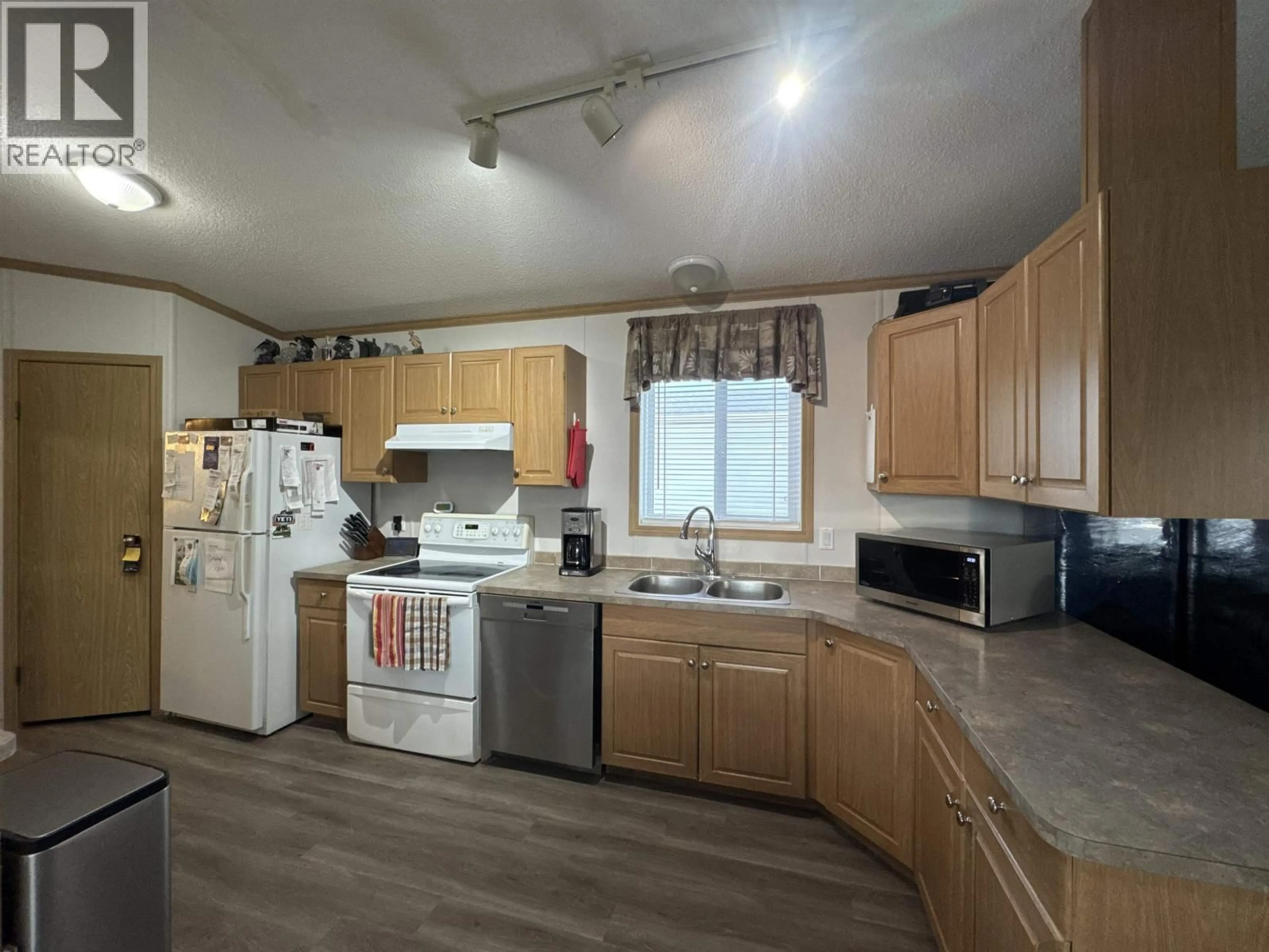 Standard kitchen, unknown for 10495 102 STREET, Taylor British Columbia V0C2K0