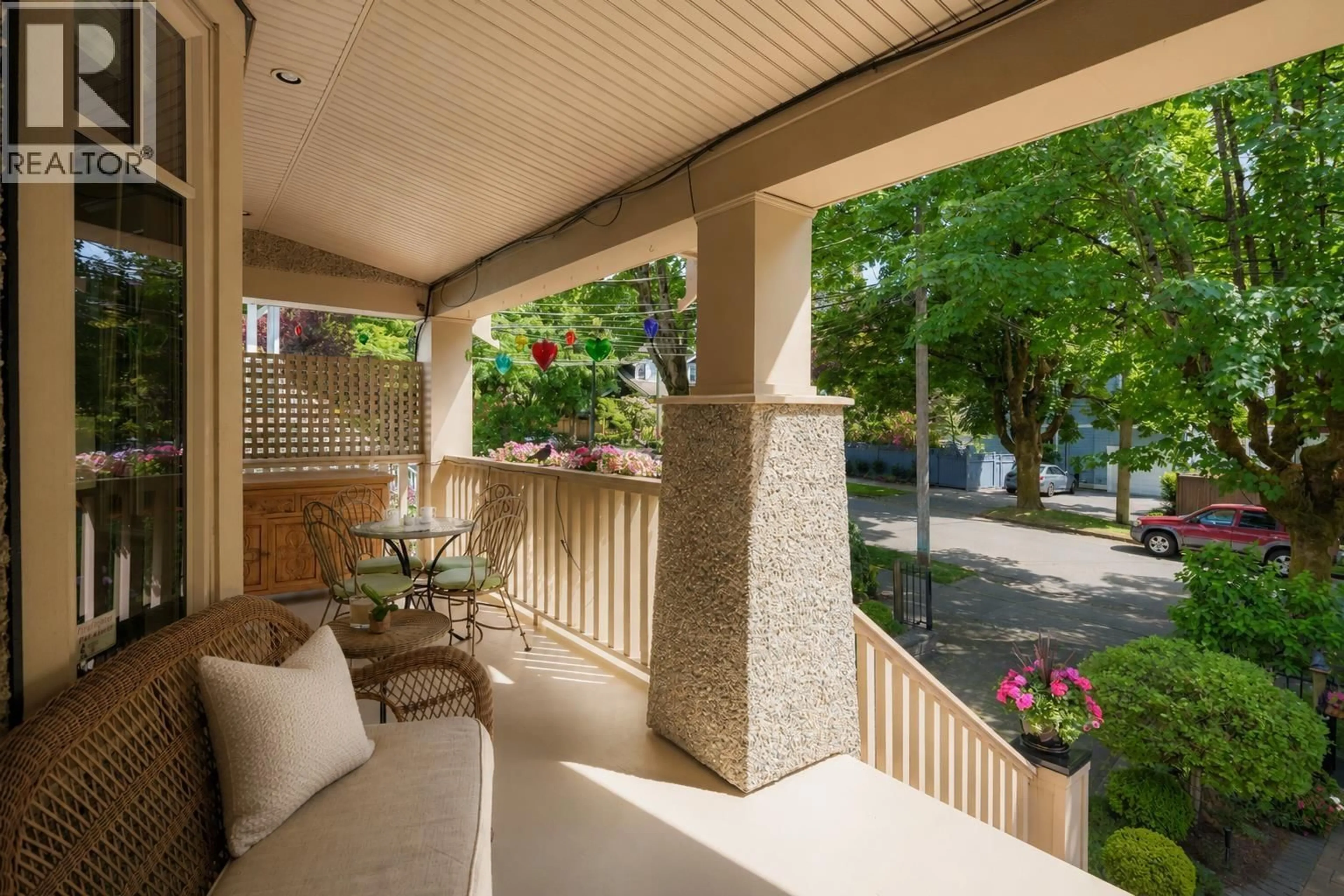 Patio, street for 2515 6TH AVENUE, Vancouver British Columbia V6K1W4