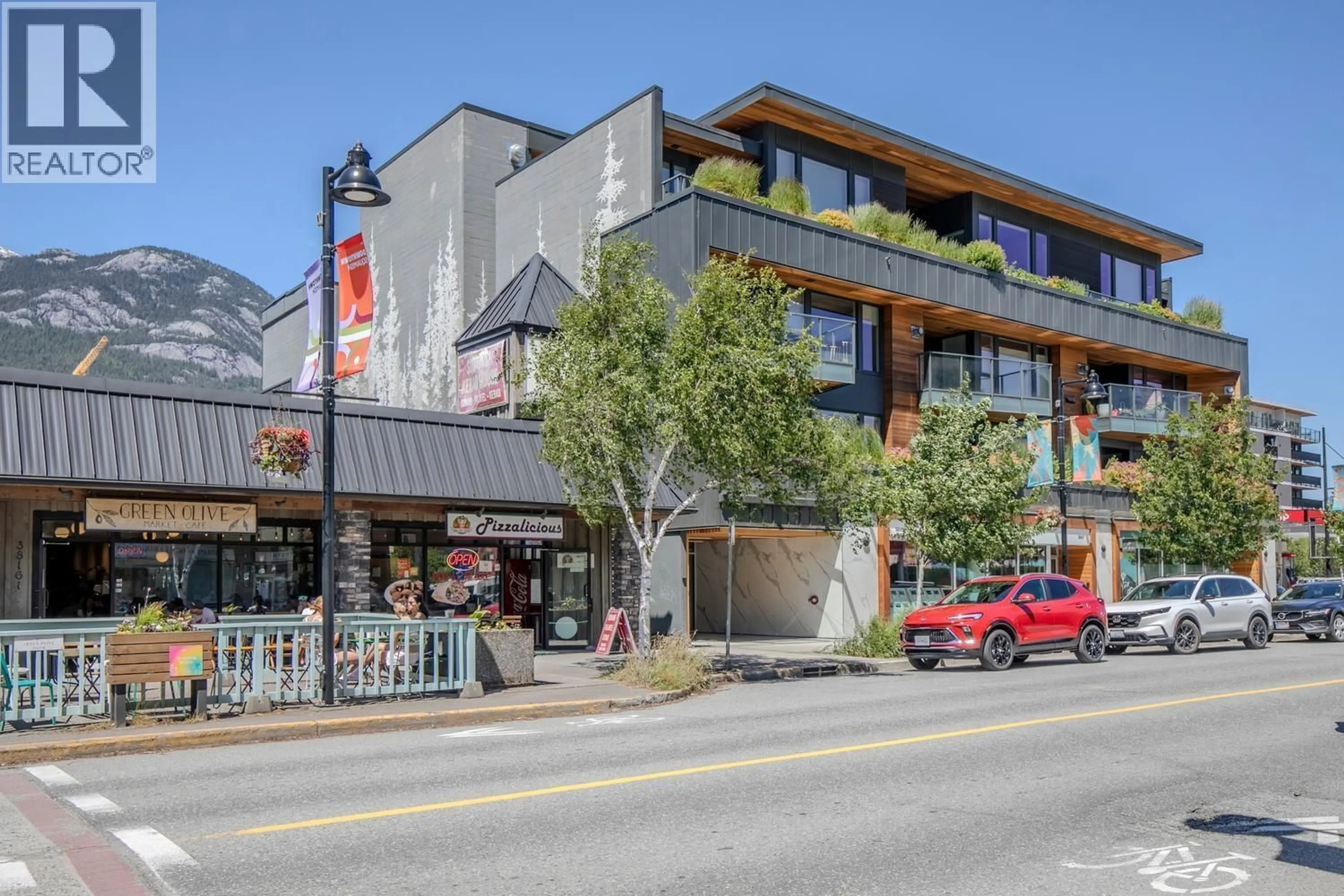 Patio, street for 303 - 38165 CLEVELAND AVENUE, Squamish British Columbia V8B0P1