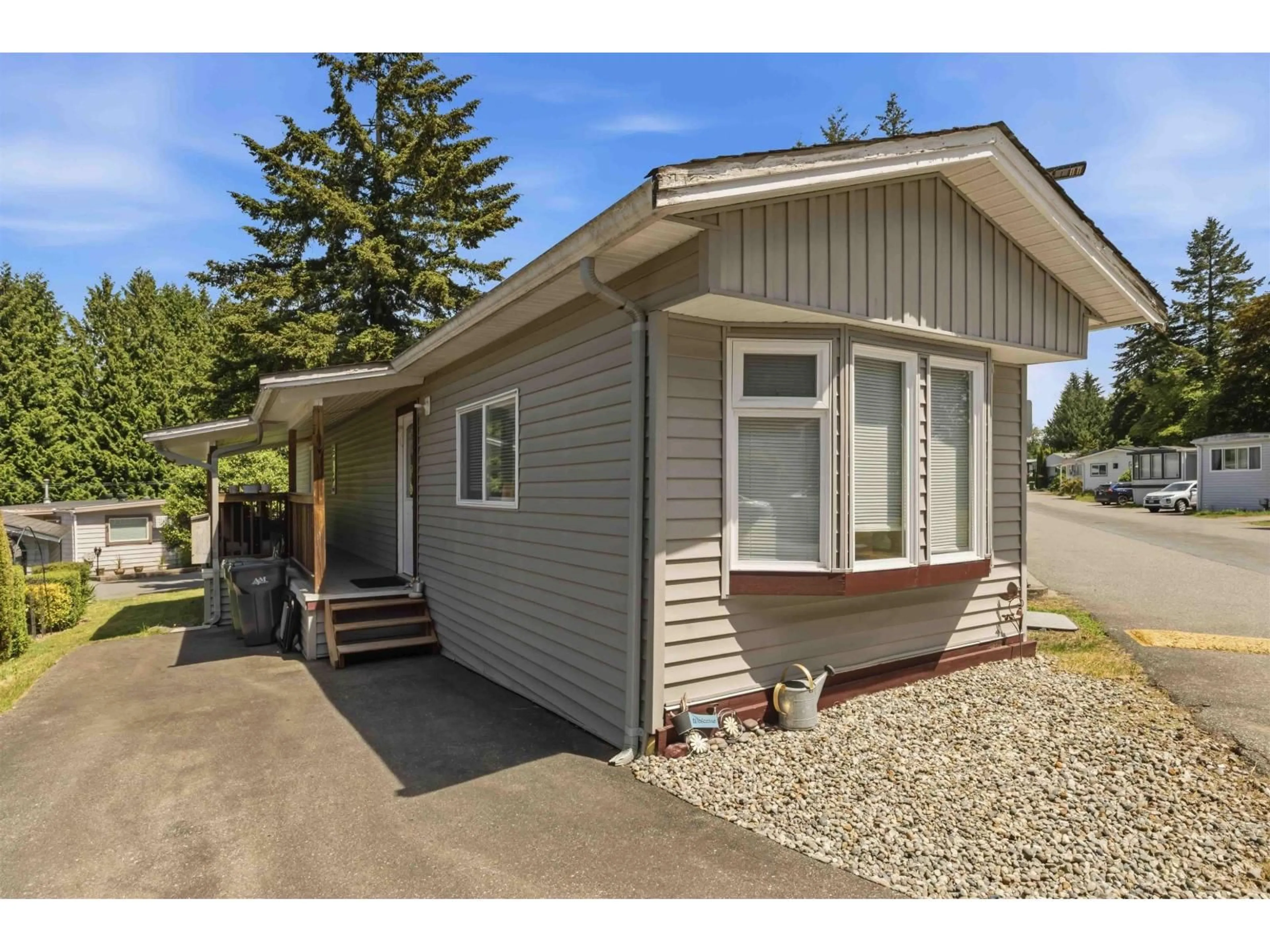 Home with vinyl exterior material, street for 63 - 24330 FRASER HIGHWAY, Langley British Columbia V2Z1N2