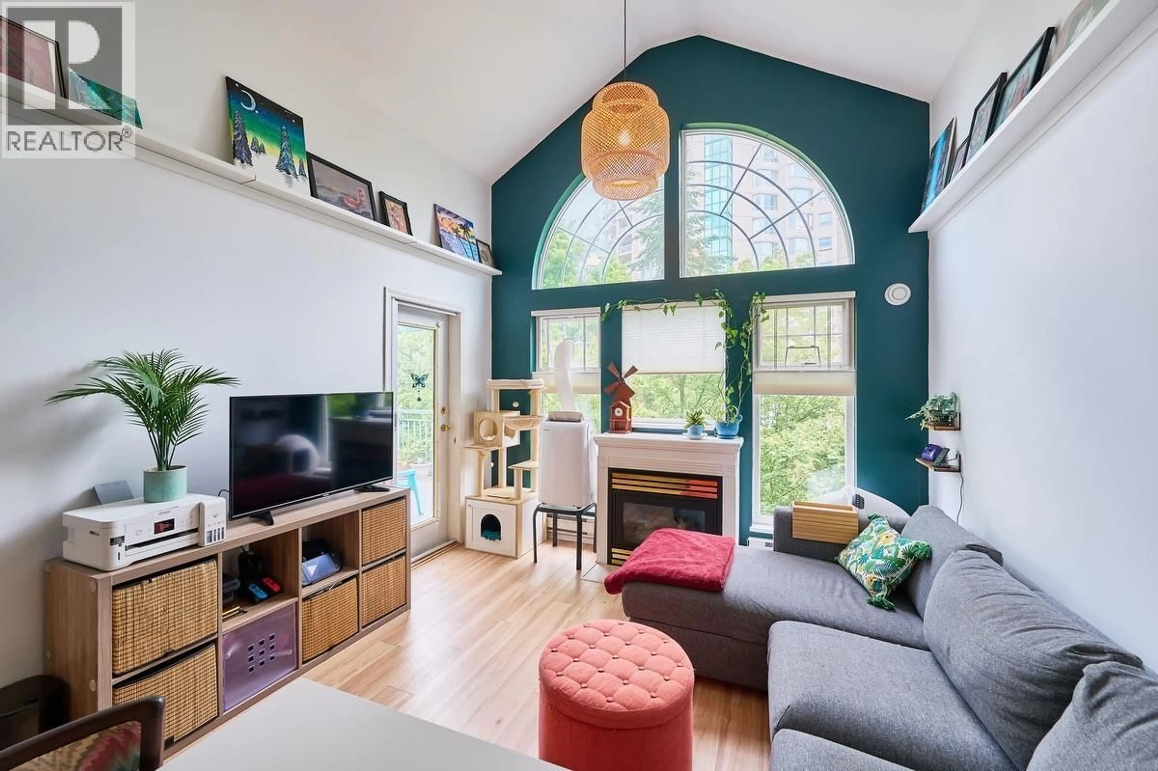 Living room with furniture, unknown for 402 - 1190 EASTWOOD STREET, Coquitlam British Columbia V3B7S1