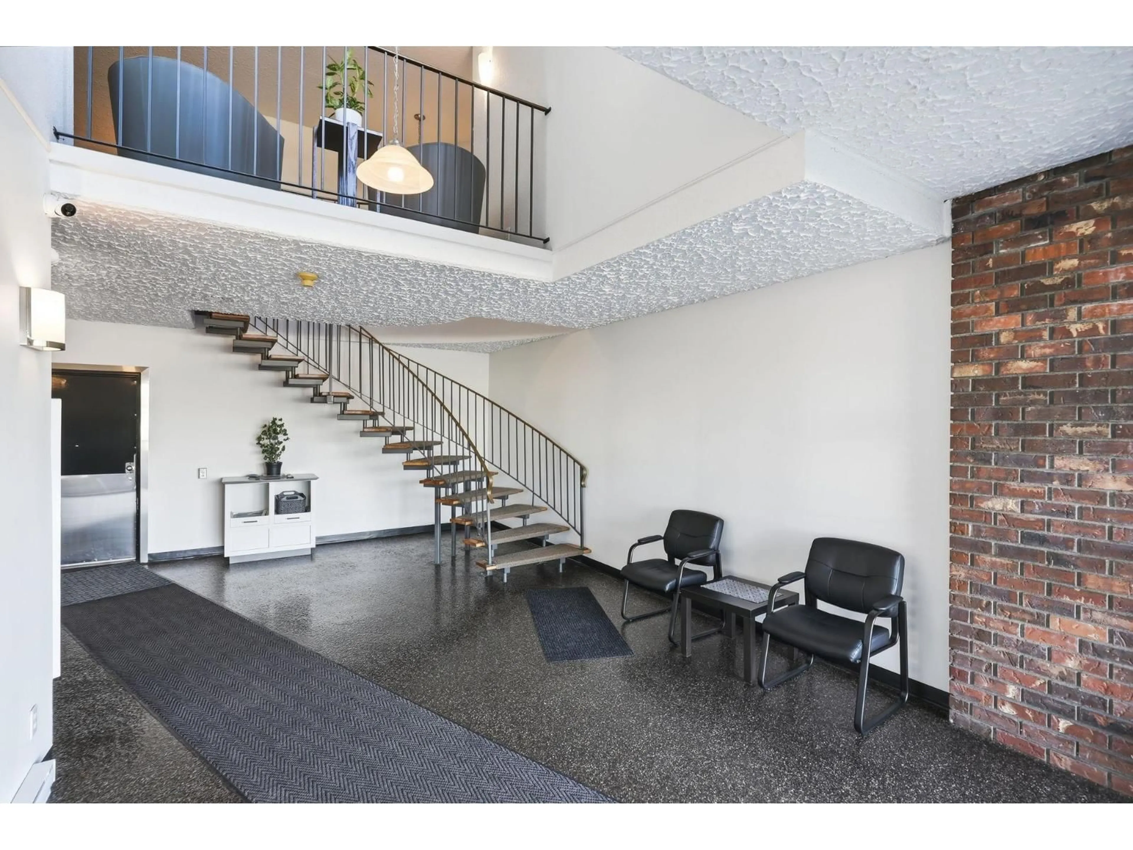 Indoor foyer for 111 - 32040 PEARDONVILLE ROAD, Abbotsford British Columbia V2T6N8