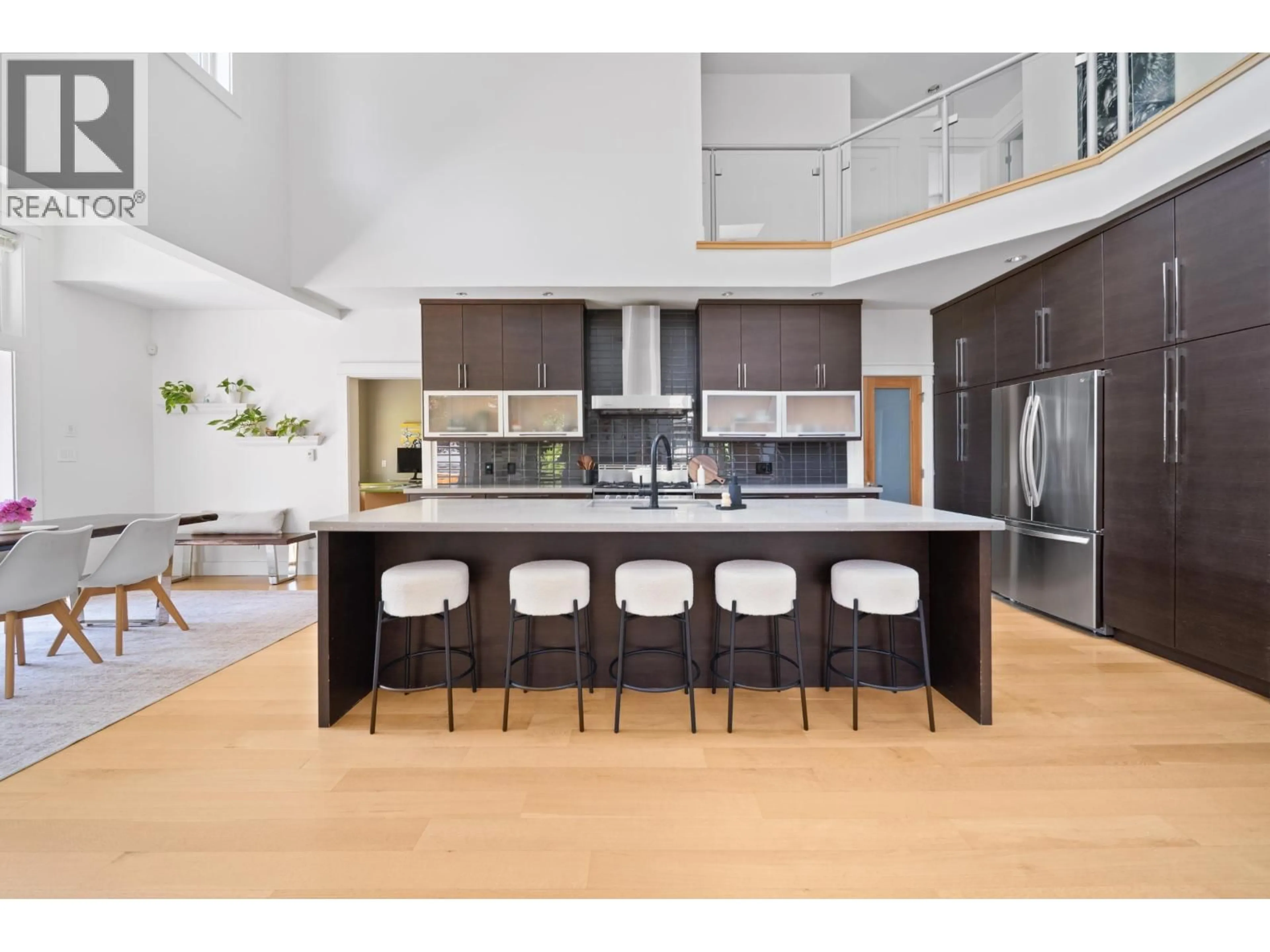 Contemporary kitchen, unknown for 41510 GOVERNMENT ROAD, Squamish British Columbia V0N3G0
