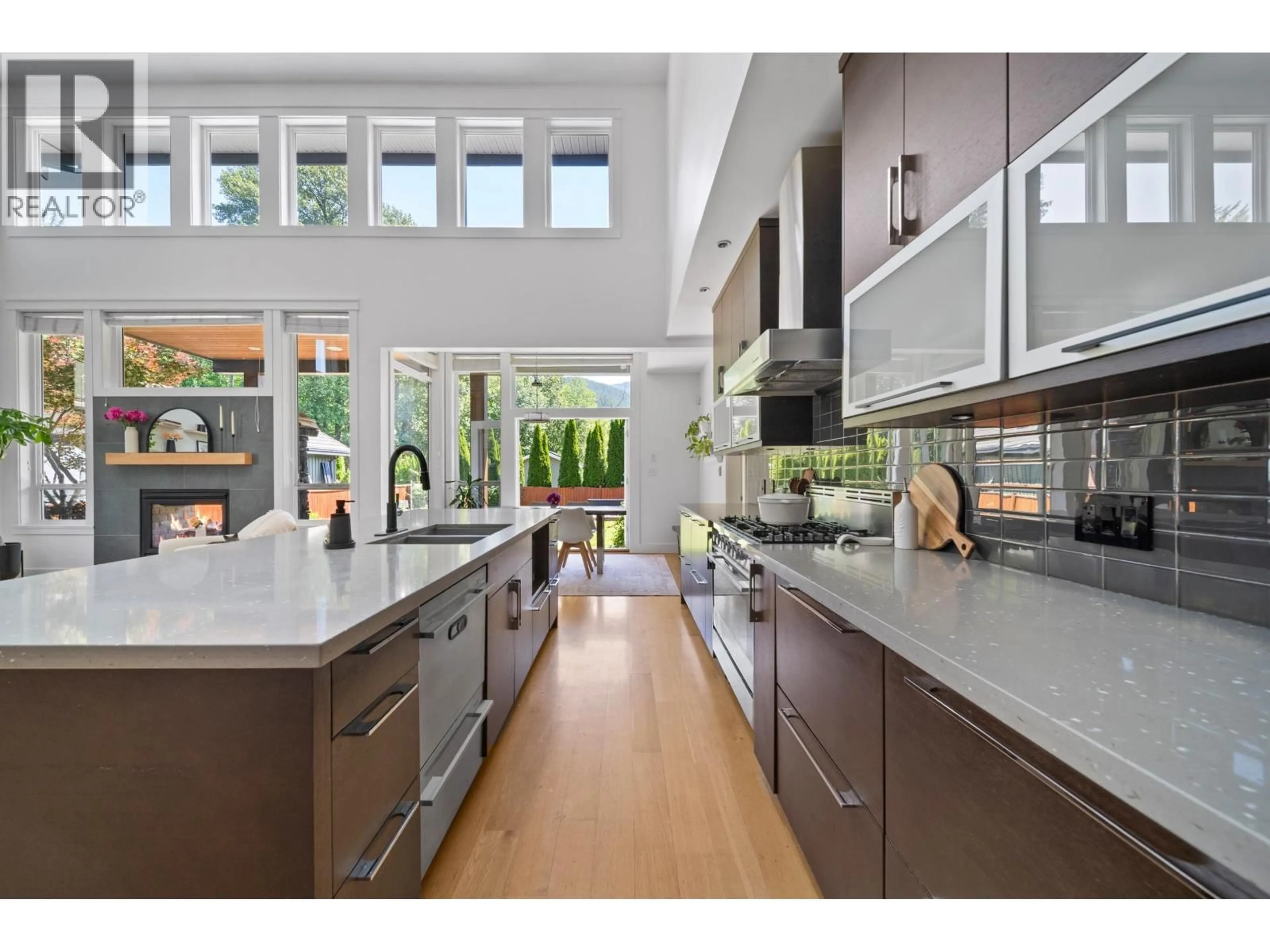 Contemporary kitchen, unknown for 41510 GOVERNMENT ROAD, Squamish British Columbia V0N3G0