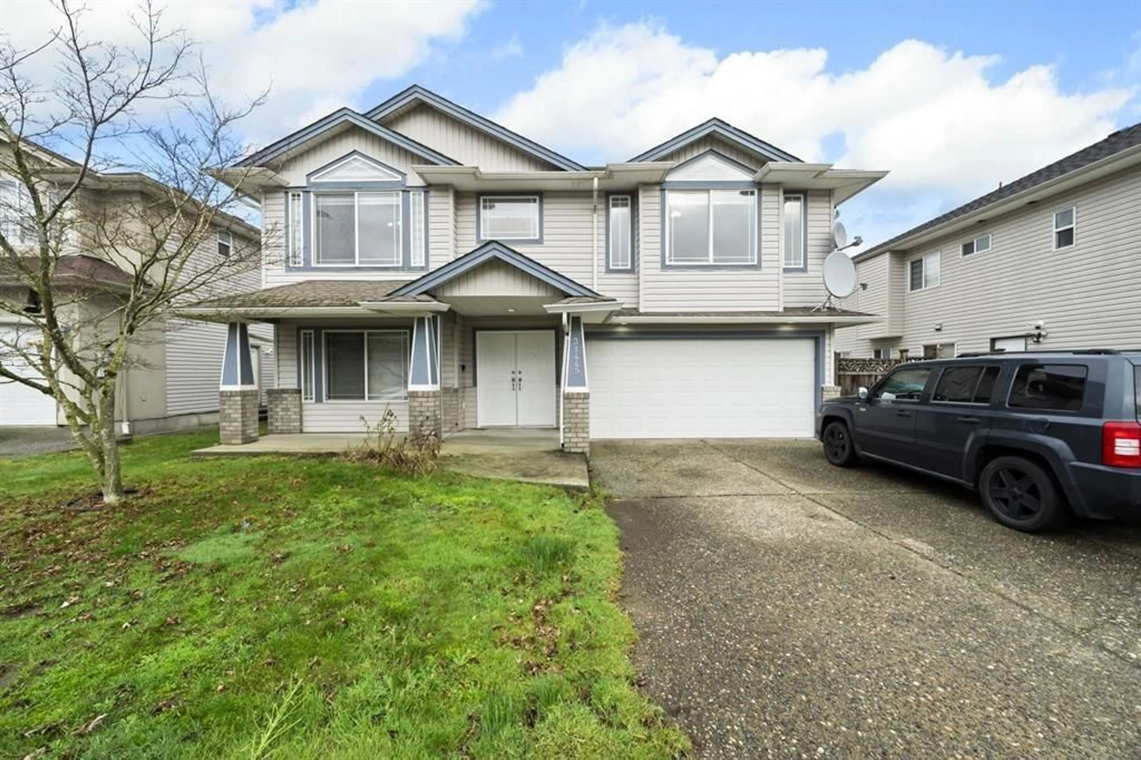 Home with vinyl exterior material, street for 31449 LEGACY COURT, Abbotsford British Columbia V2T6W5