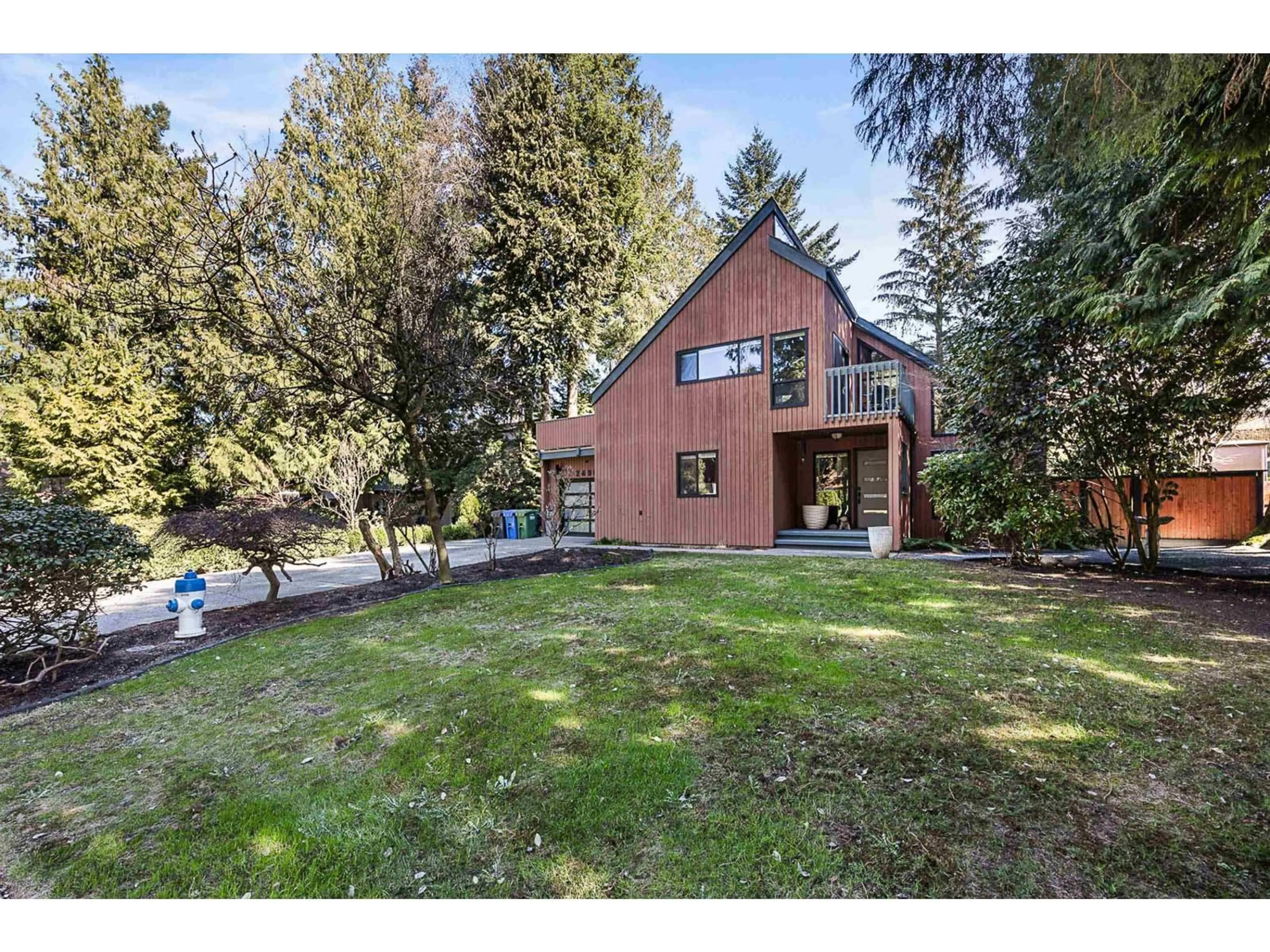 A pic from outside/outdoor area/front of a property/back of a property/a pic from drone, street for 2490 HYATT PLACE, Abbotsford British Columbia V2S5C7
