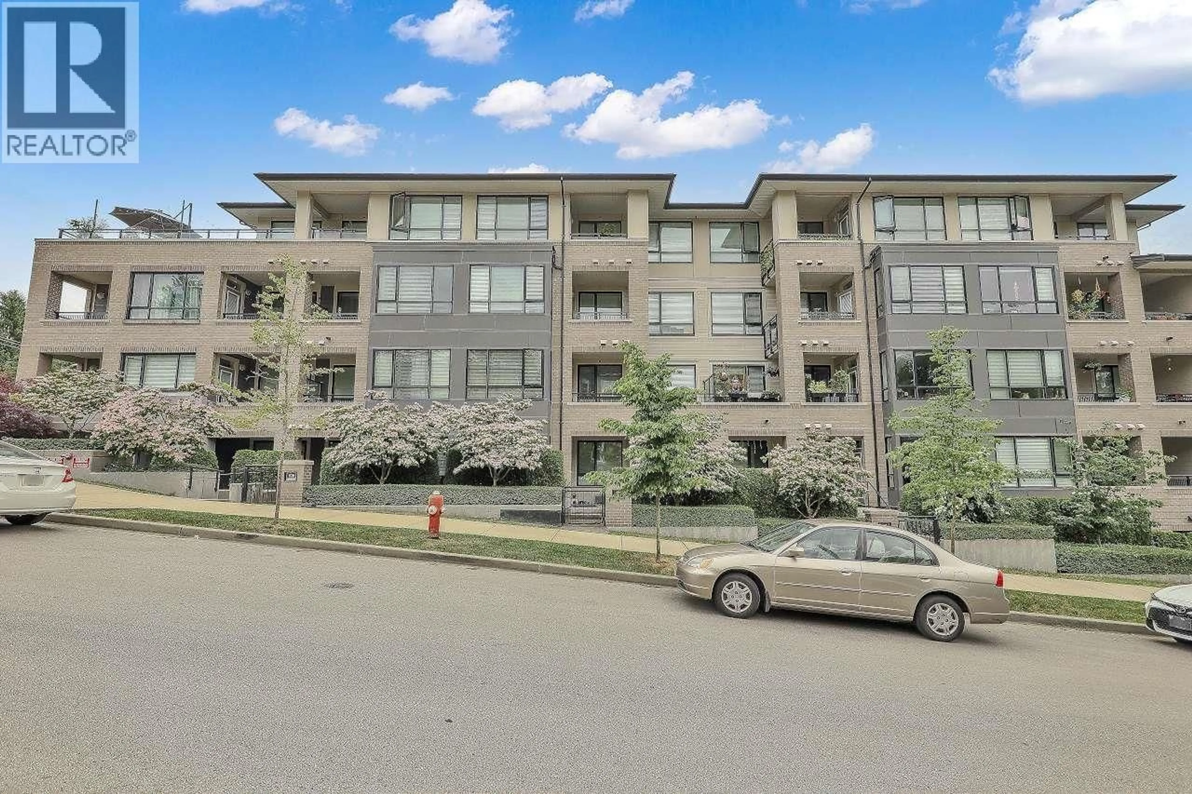 A pic from outside/outdoor area/front of a property/back of a property/a pic from drone, unknown for 304 - 1306 FIFTH AVENUE, New Westminster British Columbia V3M0K5