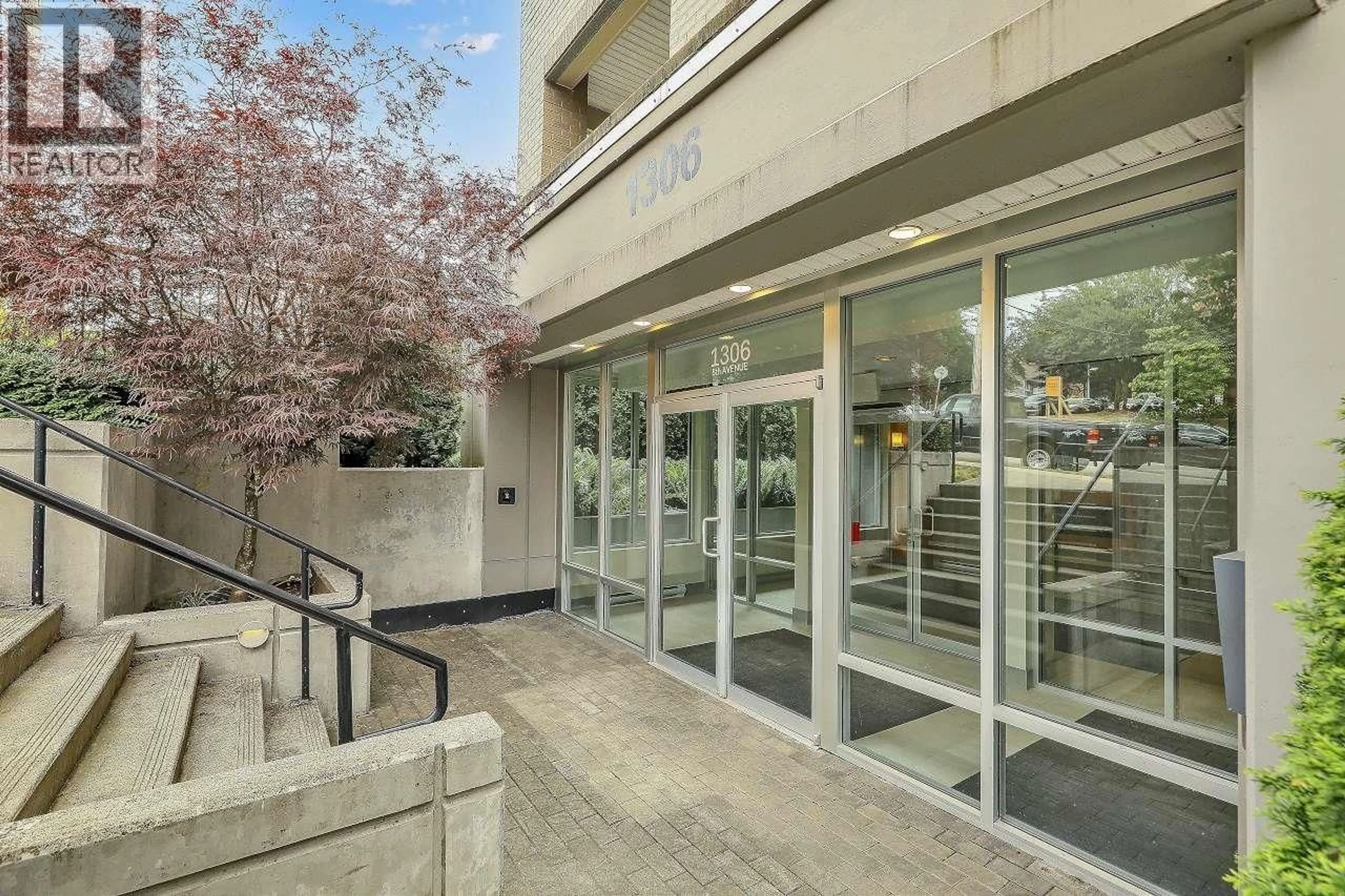 Indoor foyer for 304 - 1306 FIFTH AVENUE, New Westminster British Columbia V3M0K5