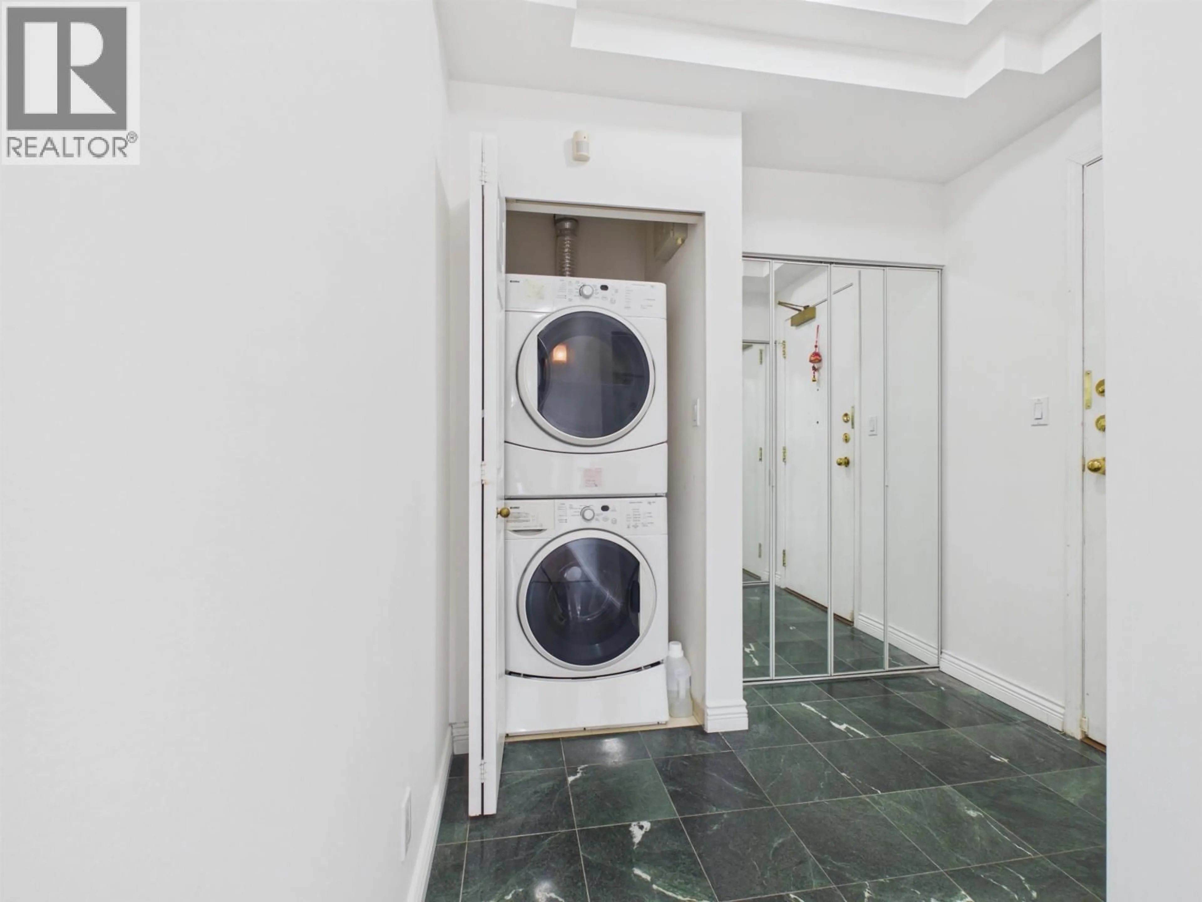 Laundry room for 401 - 4830 BENNETT STREET, Burnaby British Columbia V5H4P6