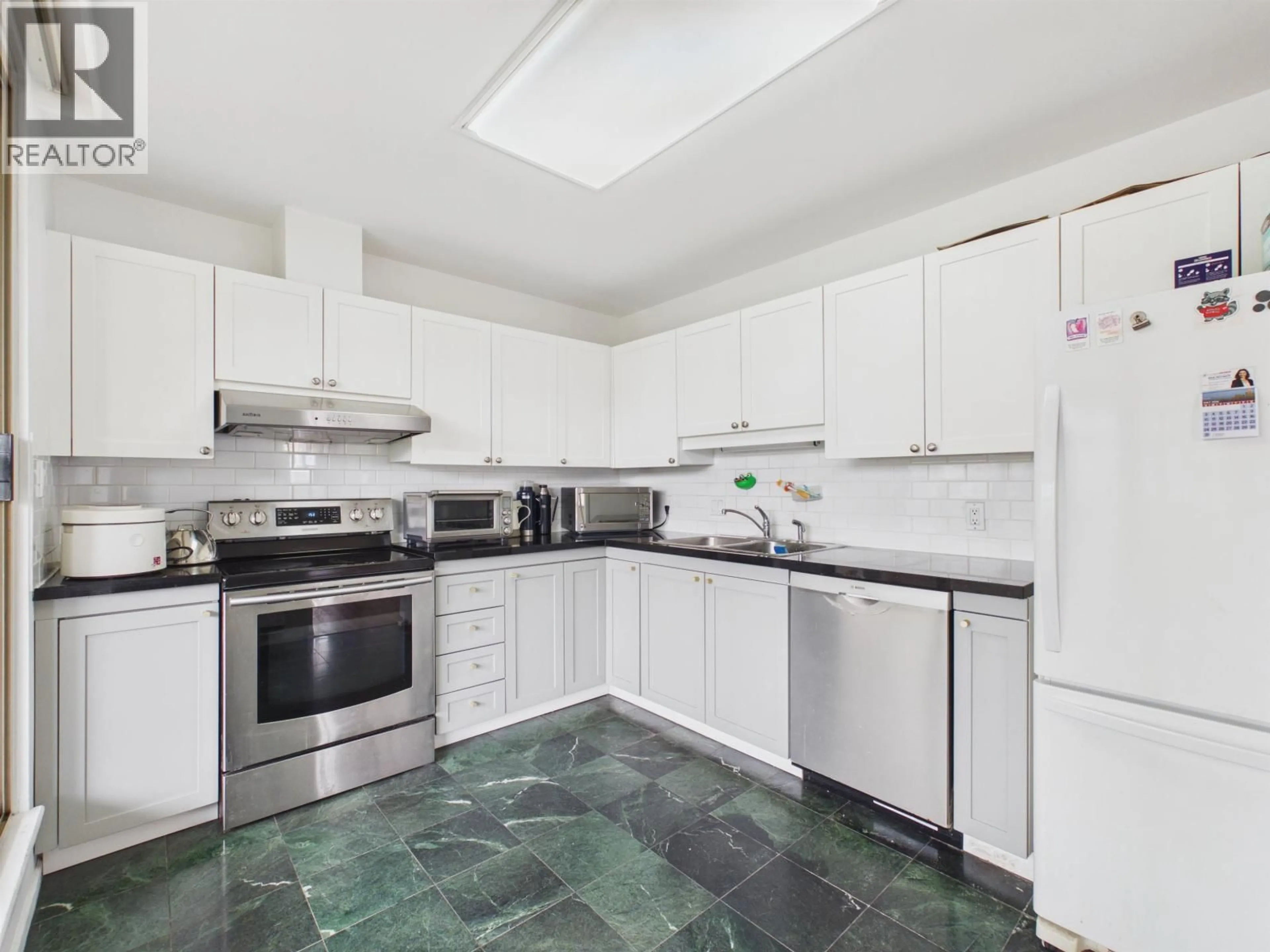 Standard kitchen, unknown for 401 - 4830 BENNETT STREET, Burnaby British Columbia V5H4P6