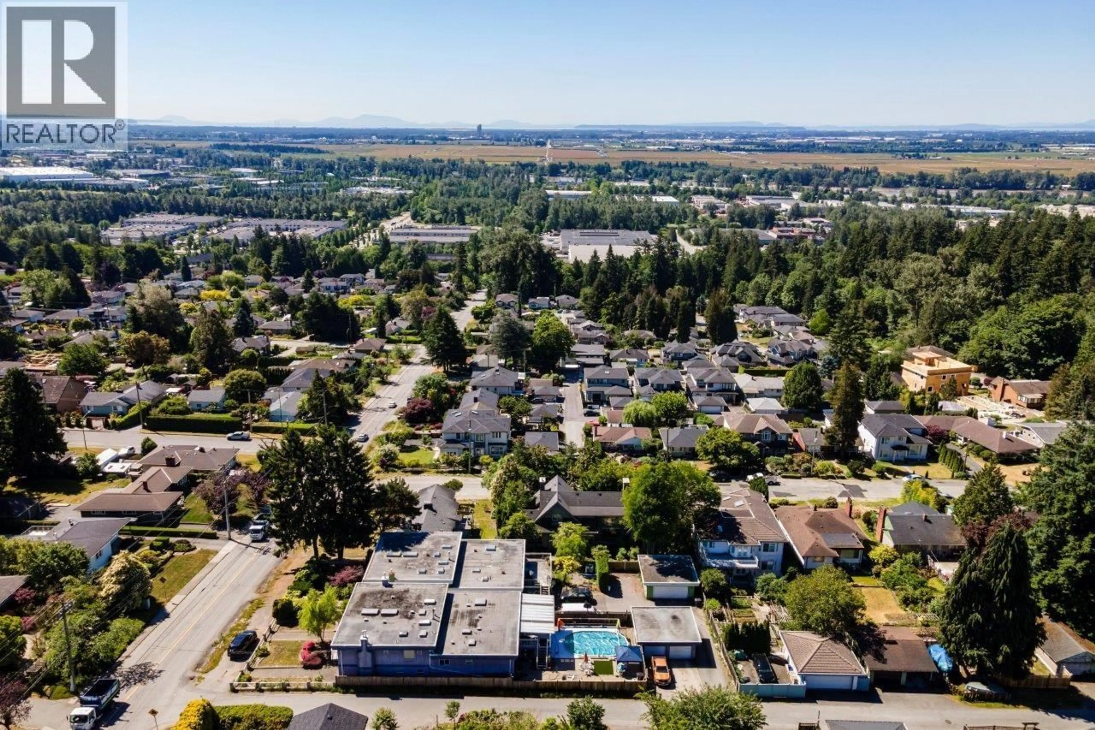 A pic from outside/outdoor area/front of a property/back of a property/a pic from drone, mountain view for 4085 RUMBLE STREET, Burnaby British Columbia V5J1Z7