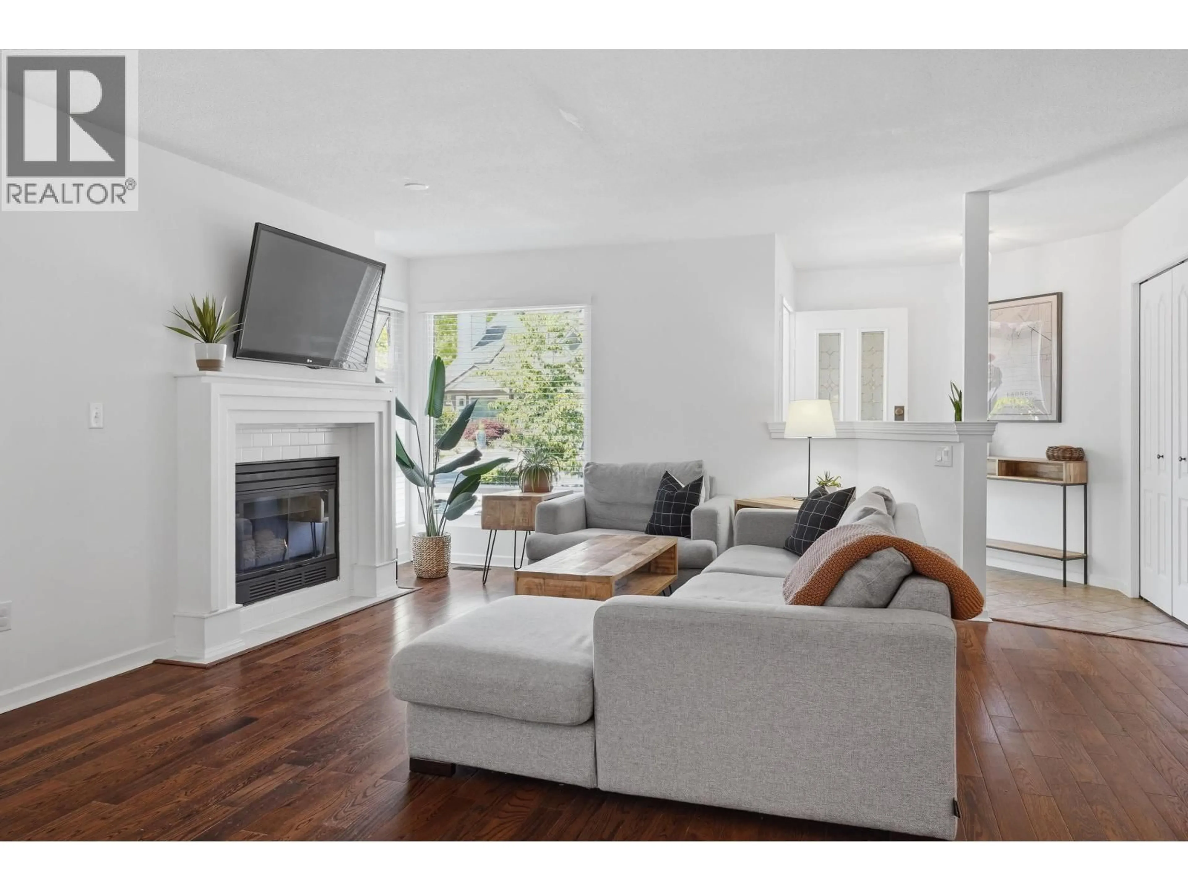 Living room with furniture, wood/laminate floor for 60 - 4756 62 STREET, Delta British Columbia V4K4V8