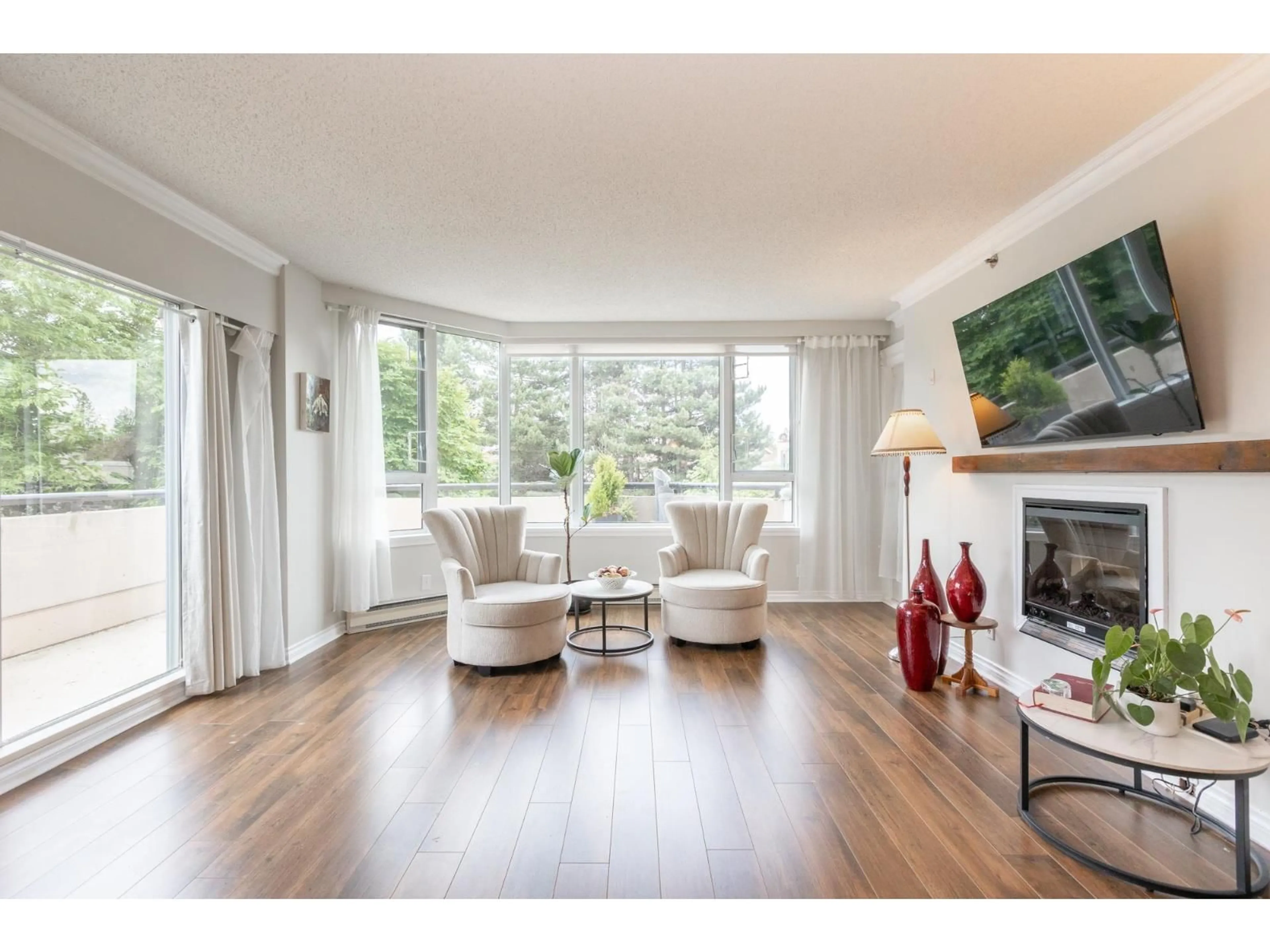 Living room with furniture, wood/laminate floor for 203 - 3170 GLADWIN ROAD, Abbotsford British Columbia V2T5T1