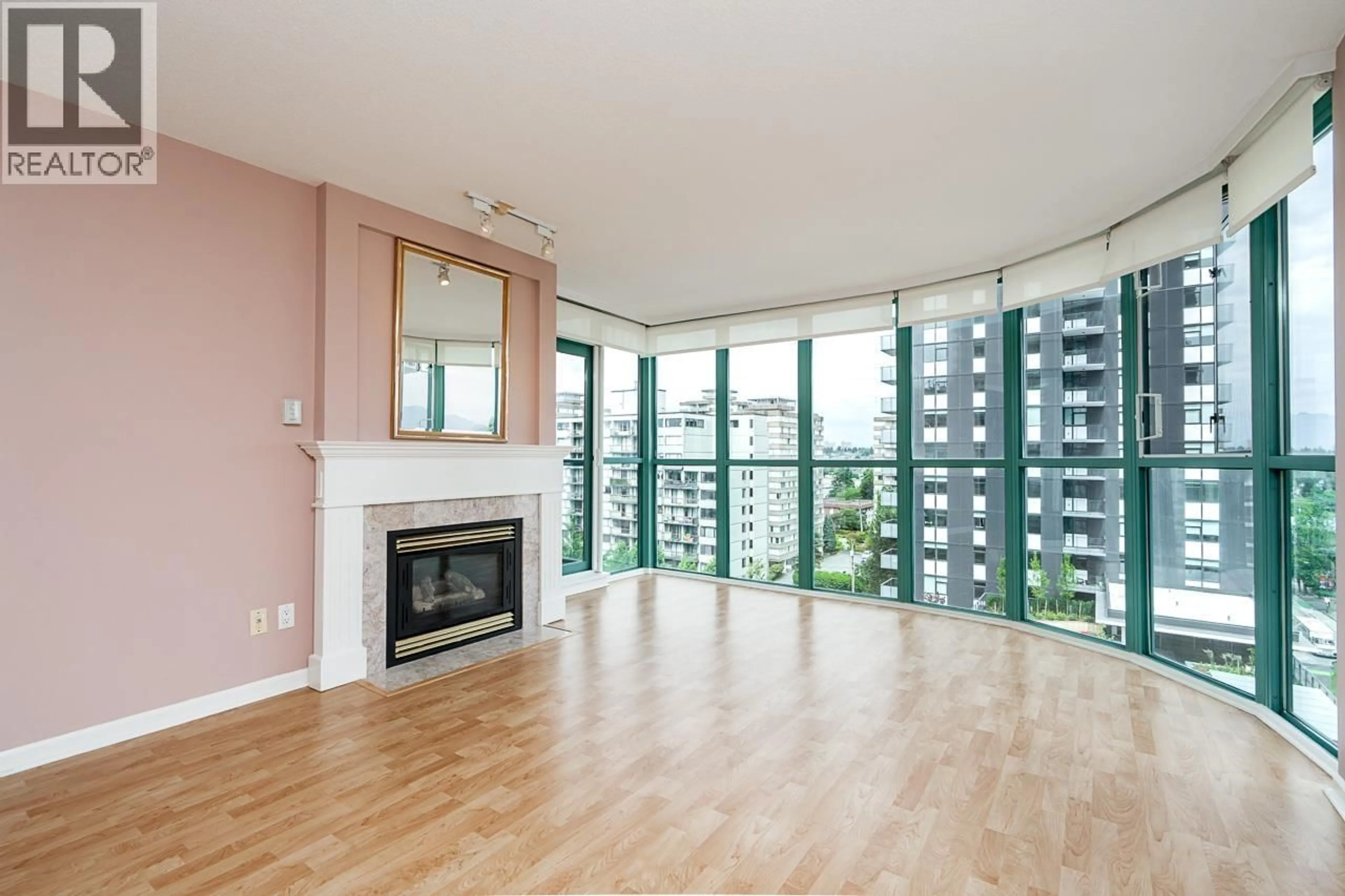 Living room with furniture, wood/laminate floor for 1002 - 612 SIXTH STREET, New Westminster British Columbia V3L5V2