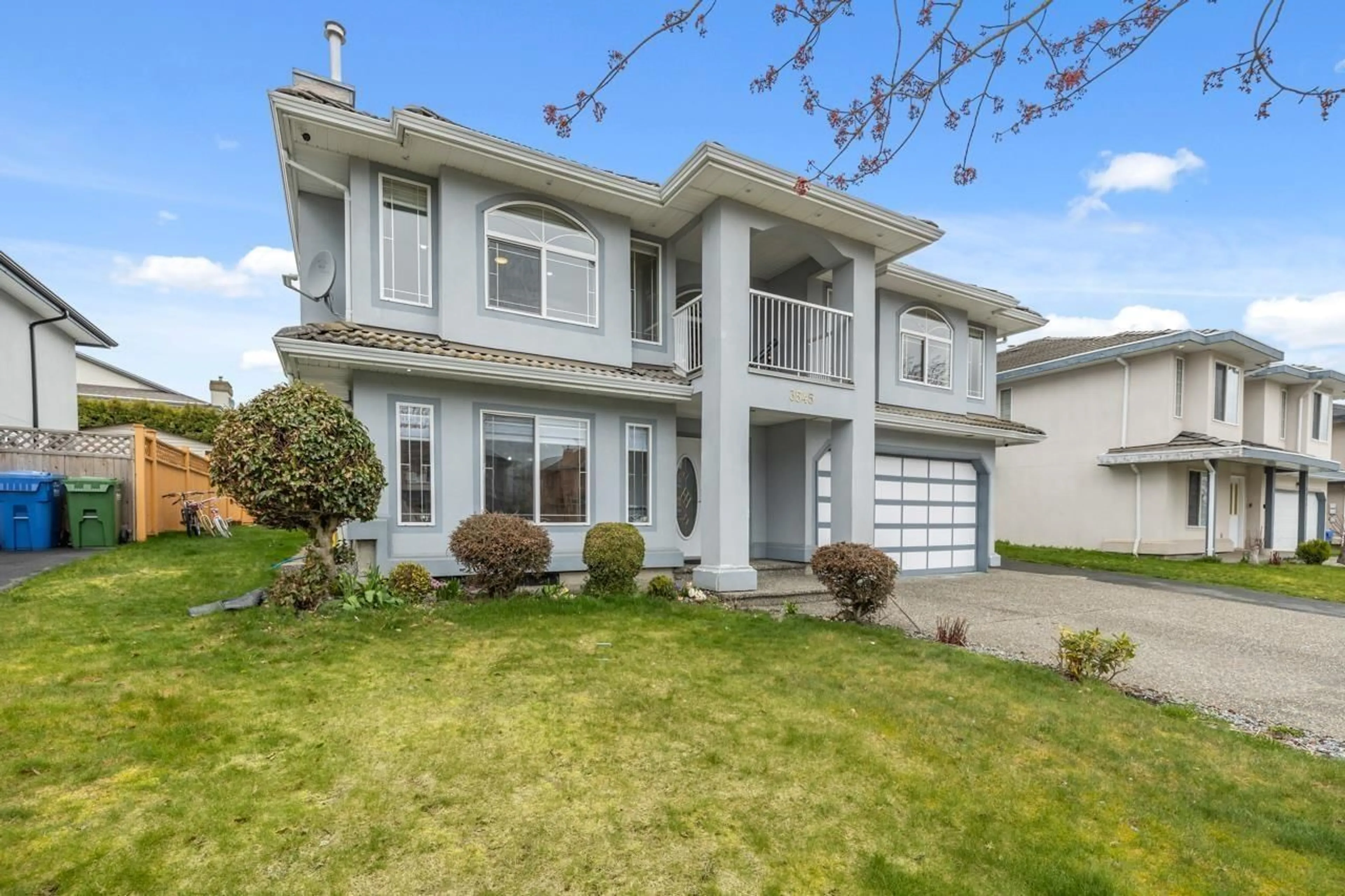 Home with vinyl exterior material, street for 3545 VIEWMOUNT PLACE, Abbotsford British Columbia V2T6S1