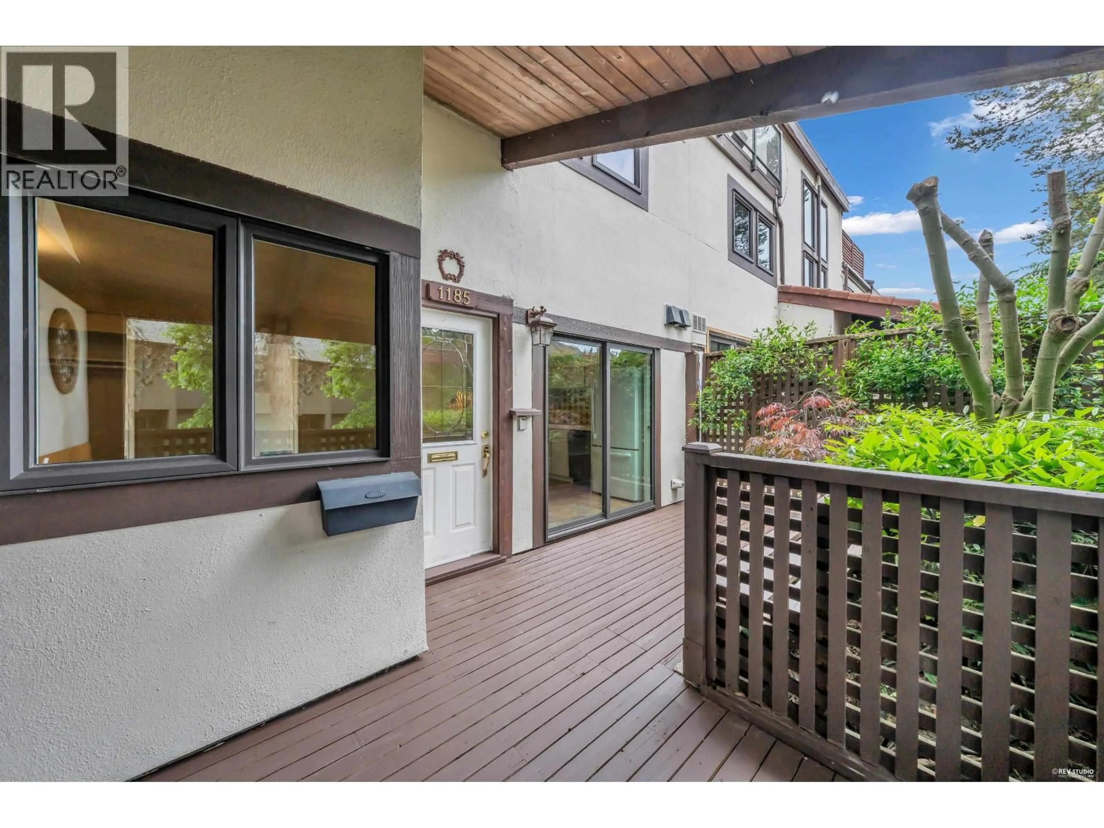 Patio, street for 1185 FORGE WALK, Vancouver British Columbia V6H3R1