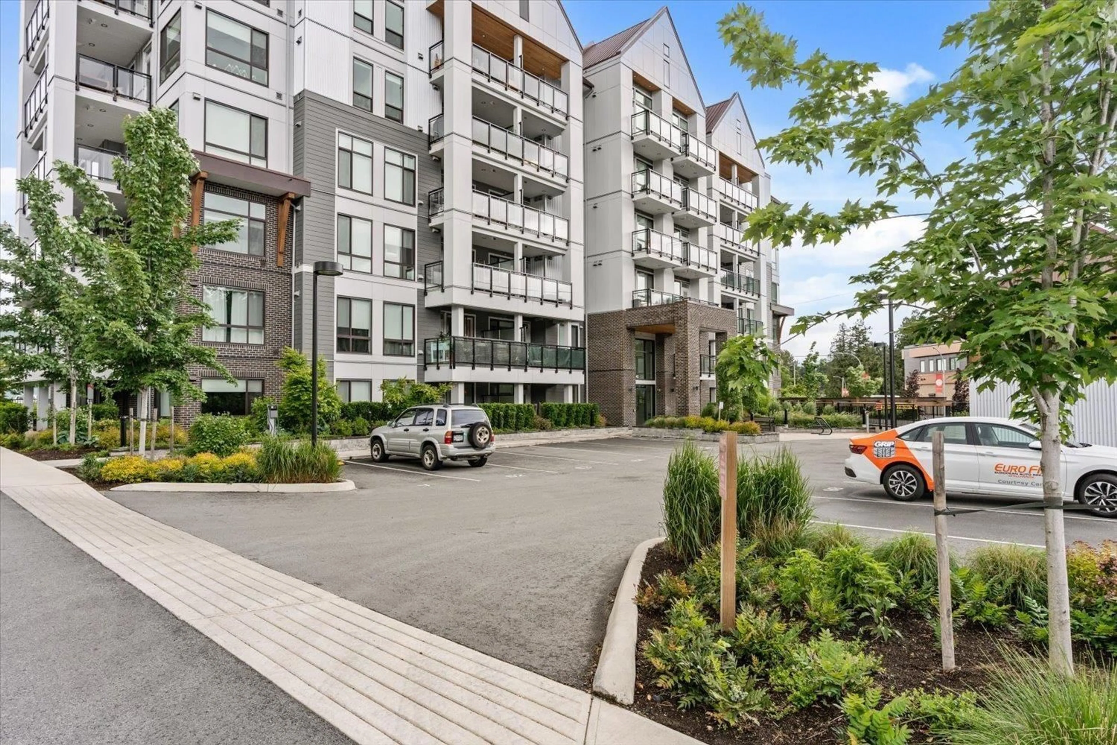 Patio, street for 514 - 6045 CHILLIWACK RIVER ROAD, Chilliwack British Columbia V2R6L5