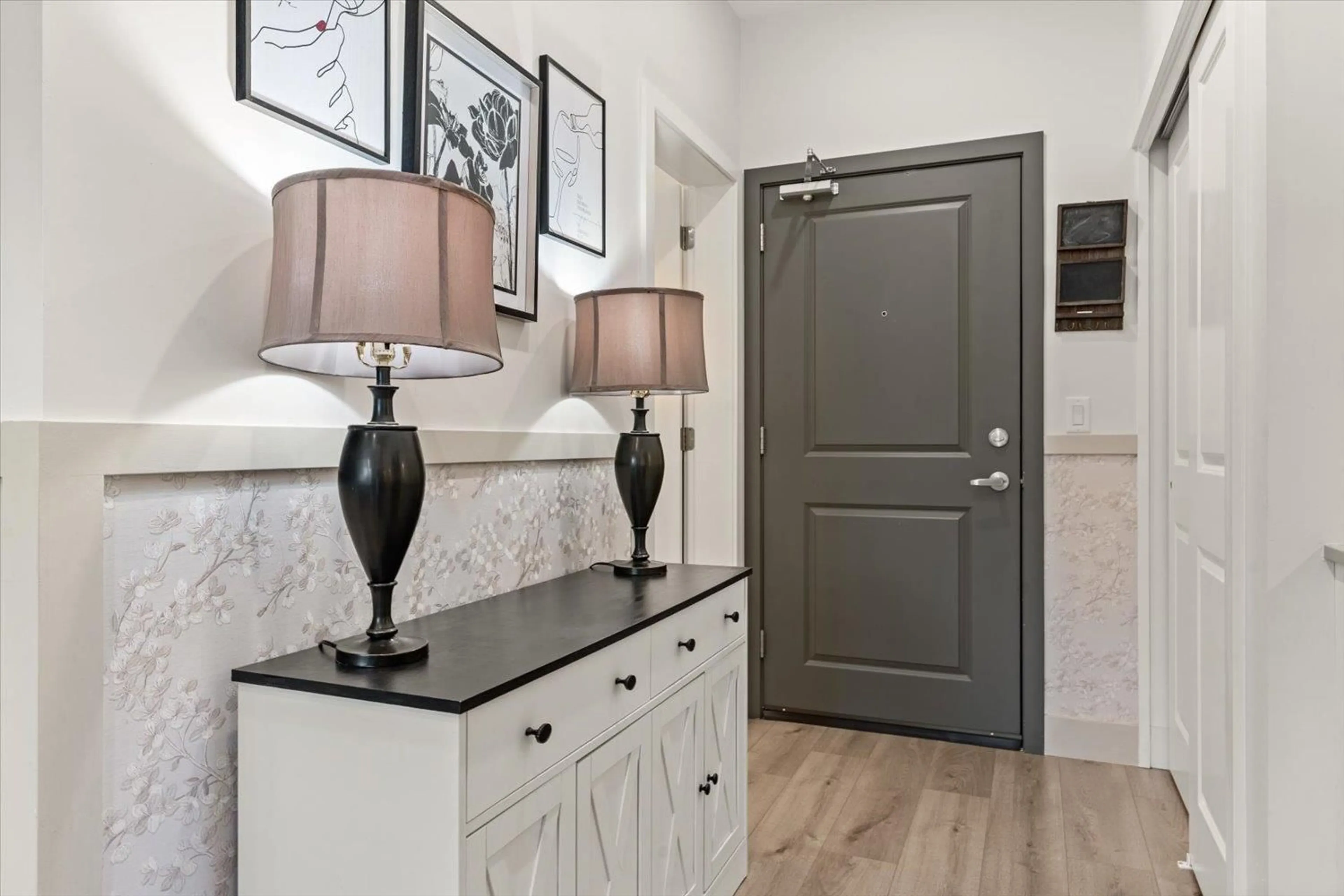 Indoor entryway for 514 - 6045 CHILLIWACK RIVER ROAD, Chilliwack British Columbia V2R6L5