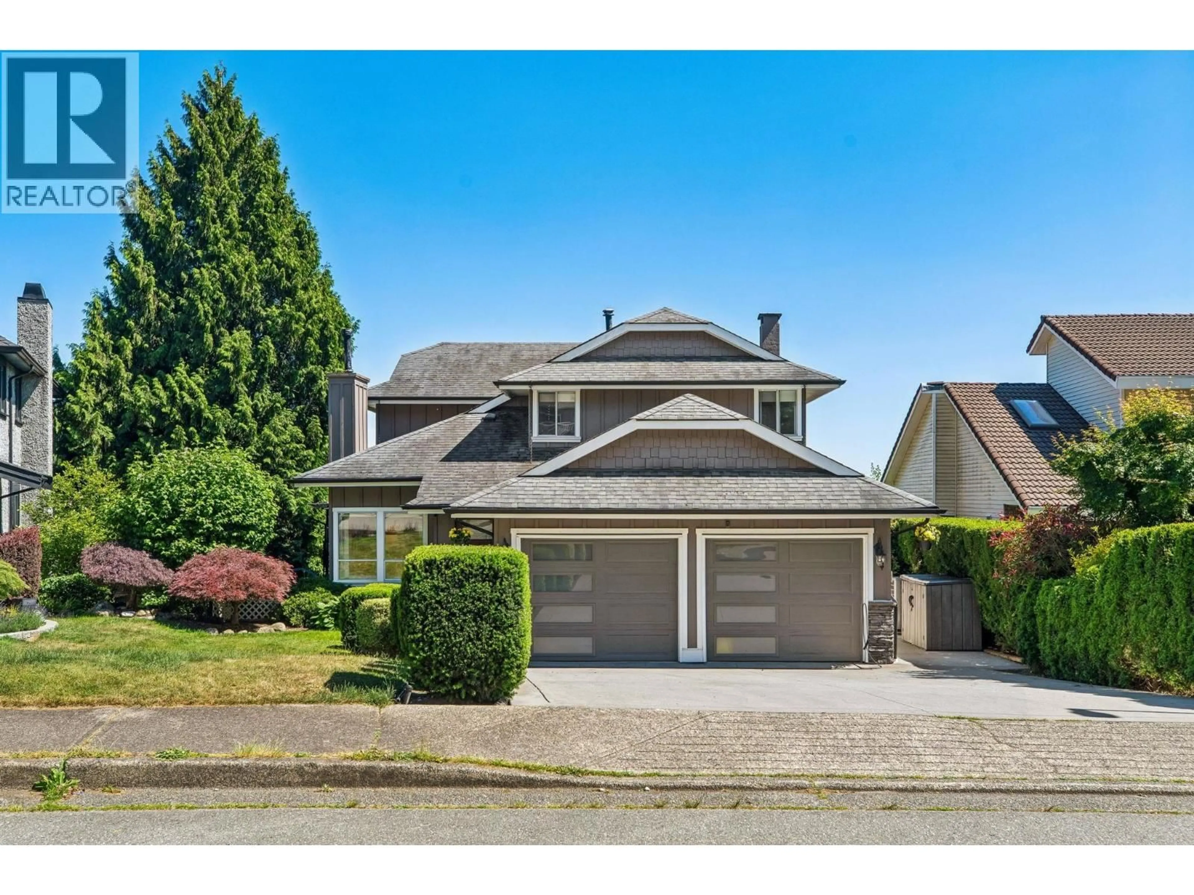 Home with vinyl exterior material, street for 469 CARIBOO CRESCENT, Coquitlam British Columbia V3C4X6