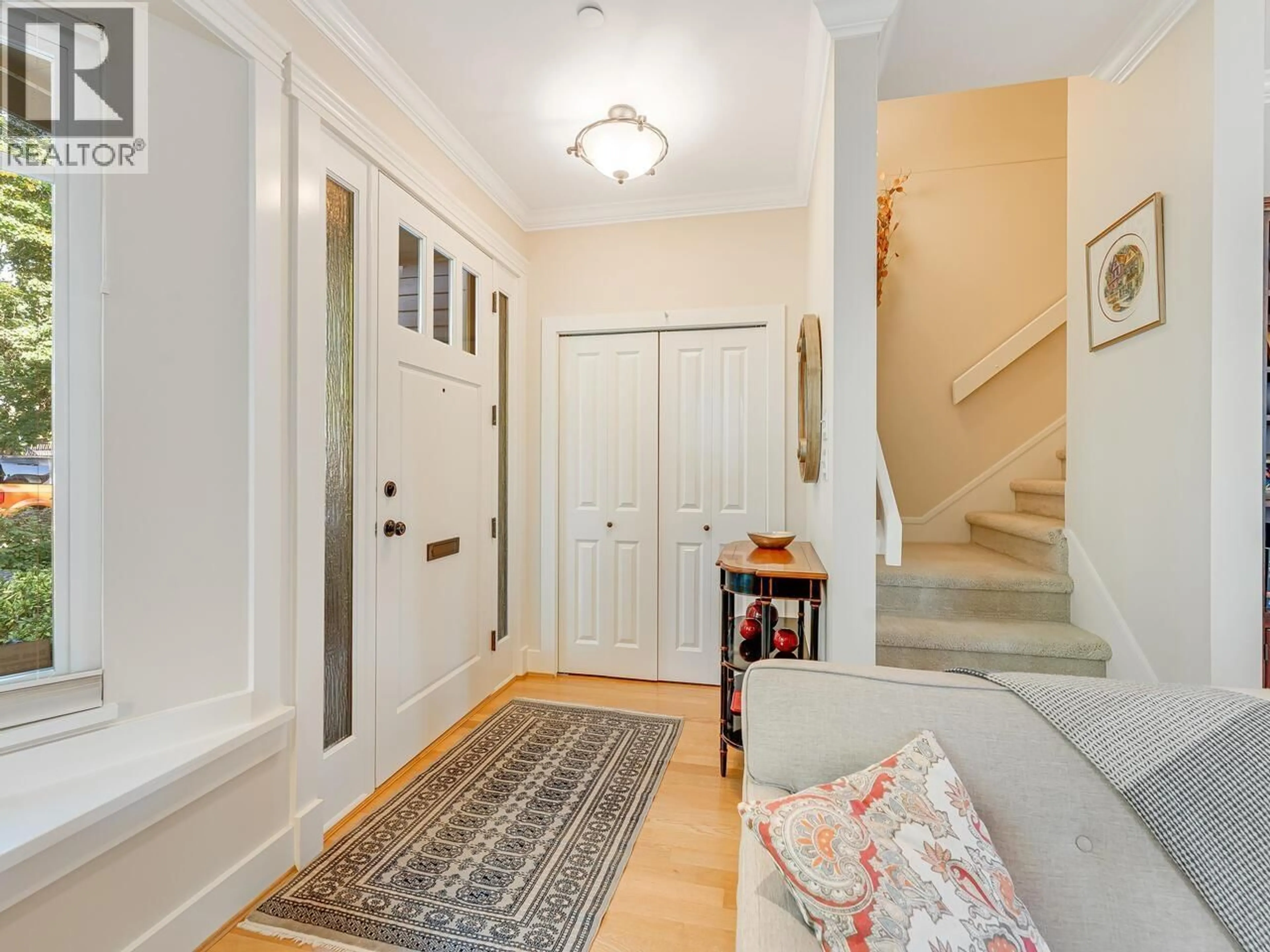 Indoor entryway for 2144 4TH AVENUE, Vancouver British Columbia V5N1K6