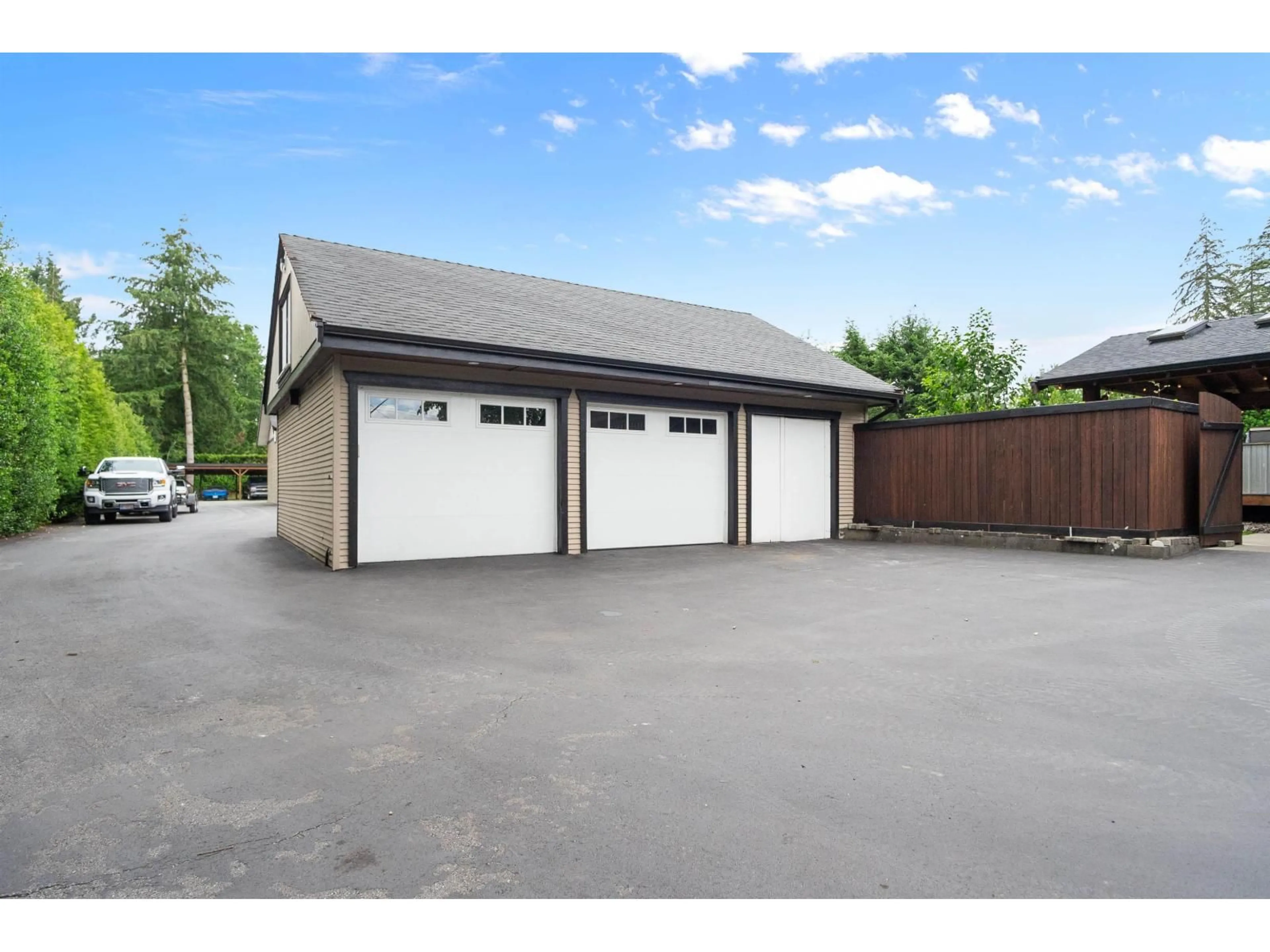 Indoor garage for 24645 50 AVENUE, Langley British Columbia V2Z1E4