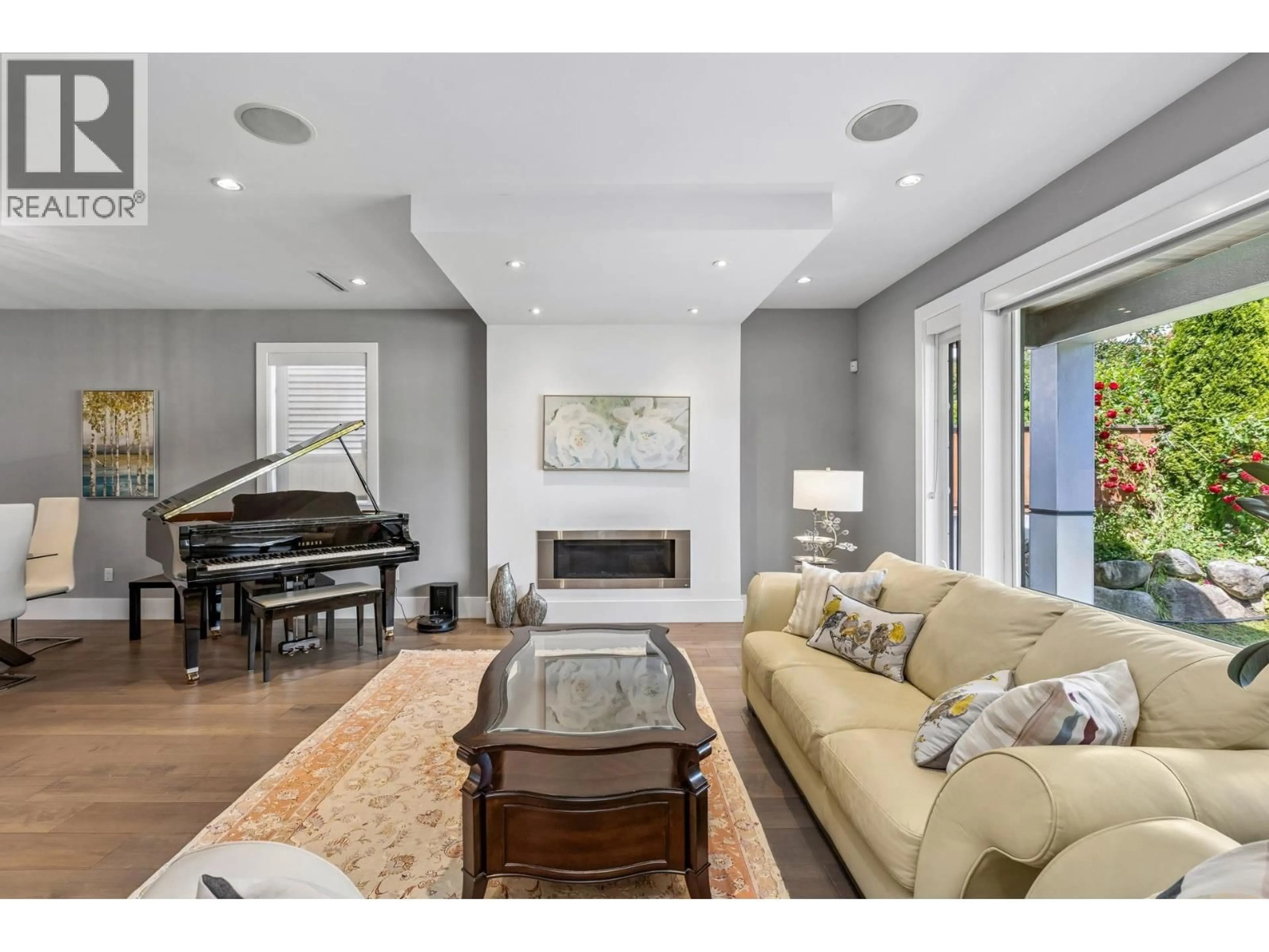 Living room with furniture, unknown for 2553 WESTERN AVENUE, North Vancouver British Columbia V7N3L2