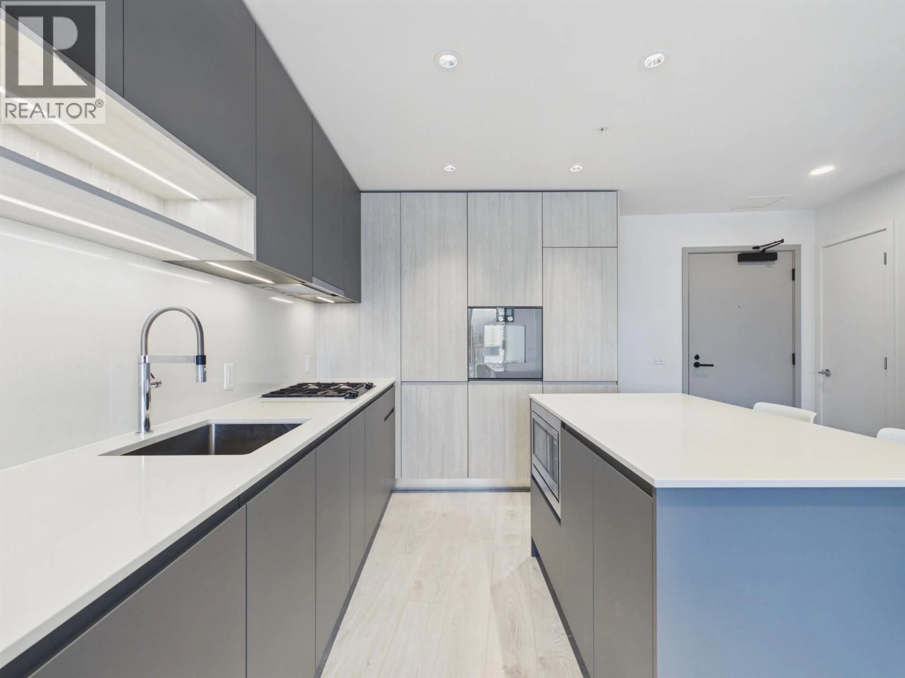 Contemporary kitchen, unknown for 637 - 6808 MINORU BOULEVARD, Richmond British Columbia V6Y0M7