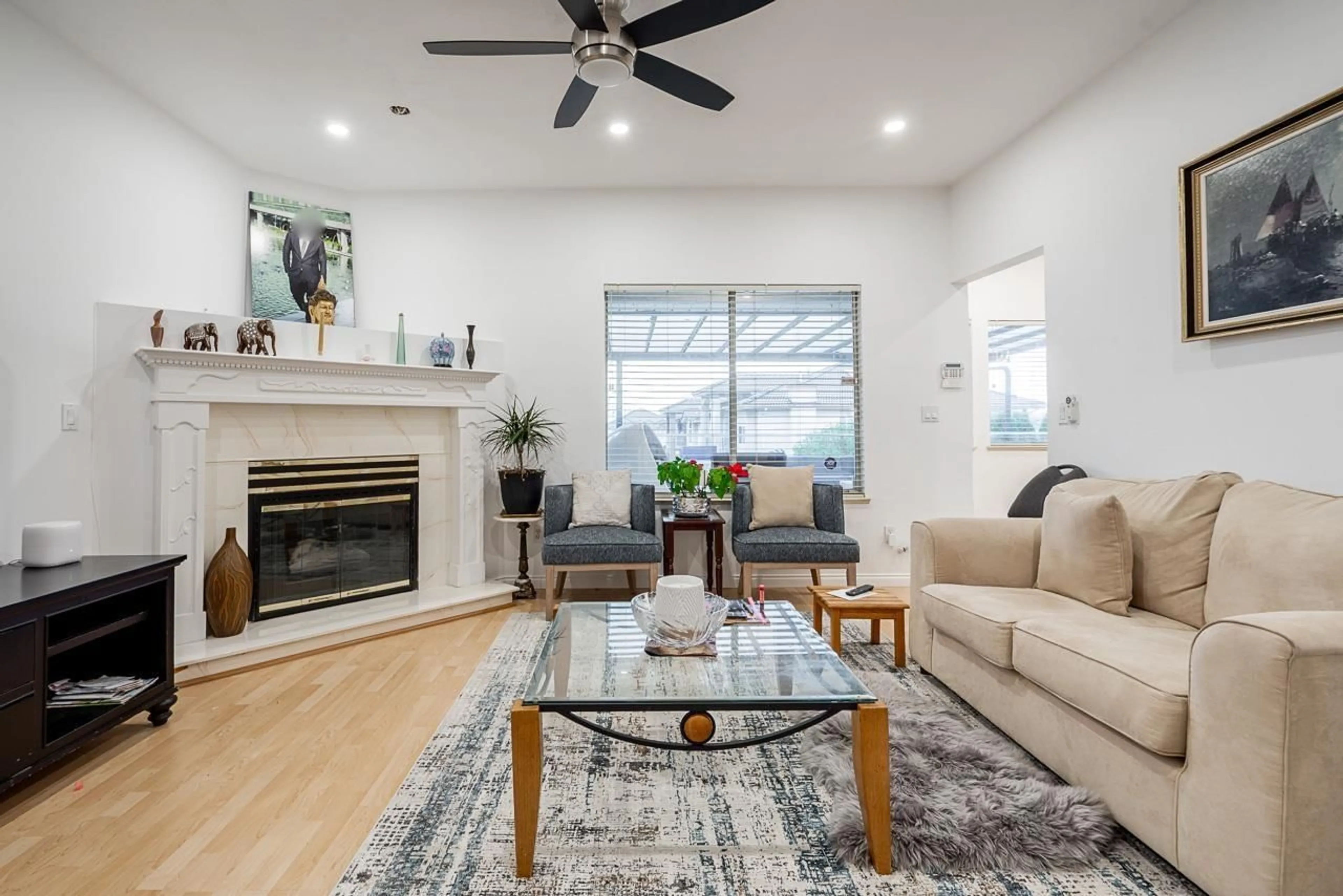 Living room with furniture, unknown for 13798 92 AVENUE, Surrey British Columbia V3V1J2
