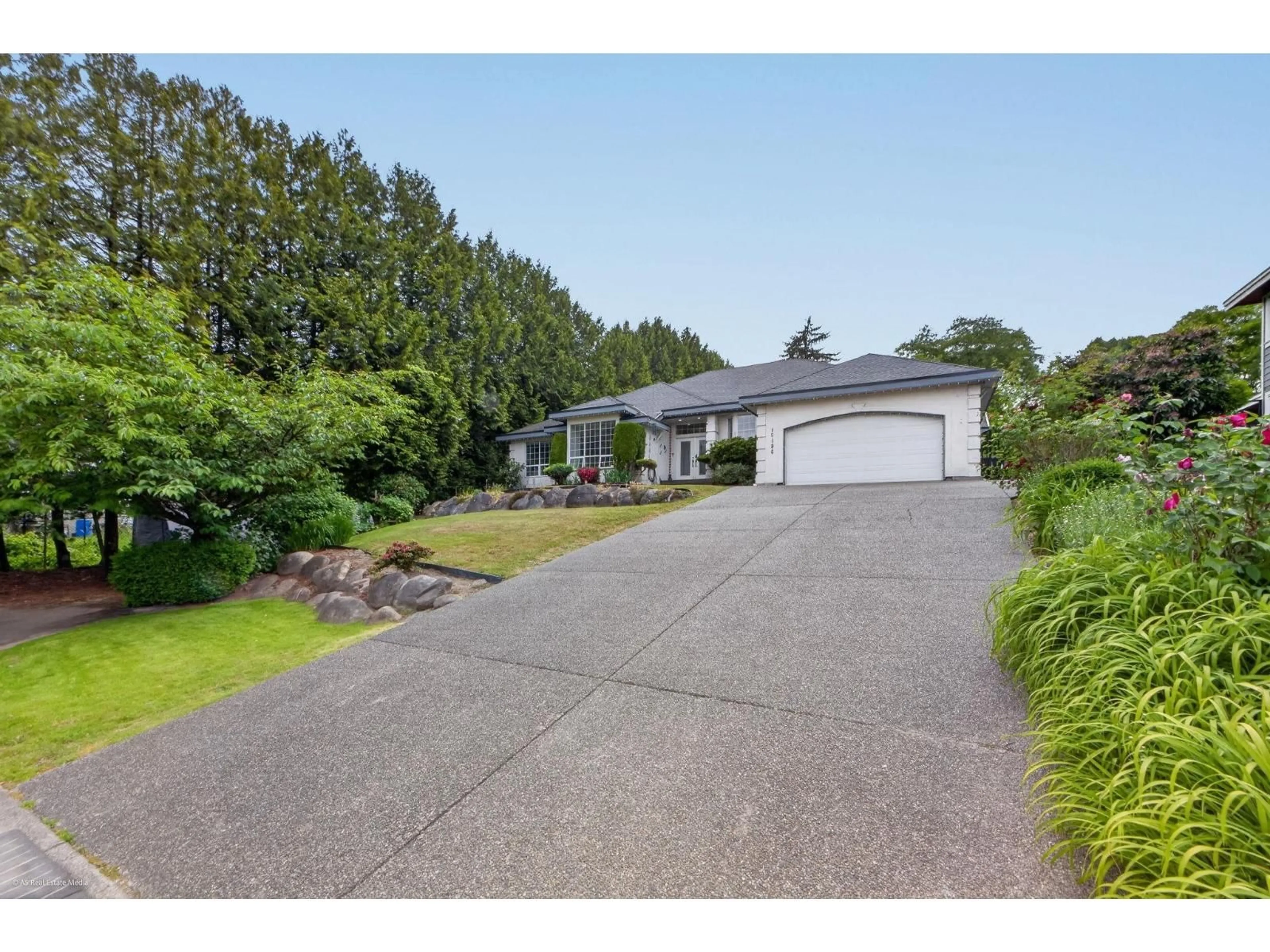 A pic from outside/outdoor area/front of a property/back of a property/a pic from drone, street for 15186 73B AVENUE, Surrey British Columbia V3S8B7