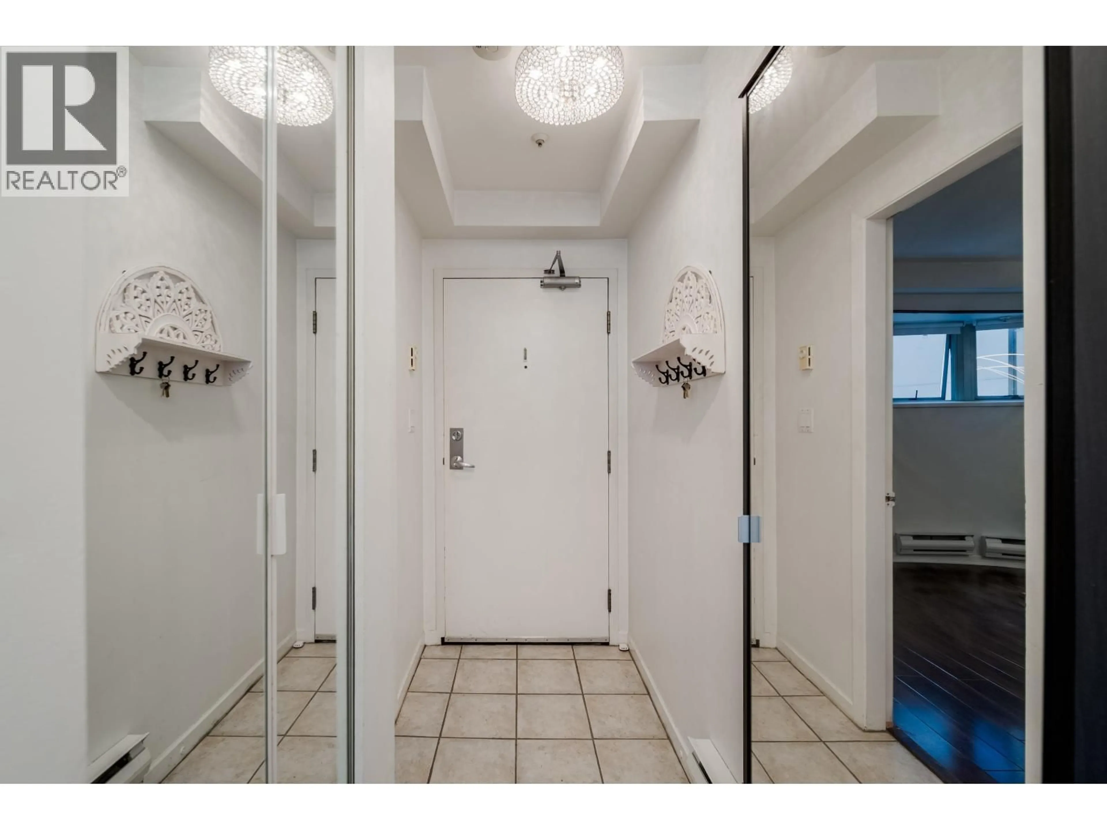 Indoor entryway for 202 - 3673 11TH AVENUE, Vancouver British Columbia V6R2K4