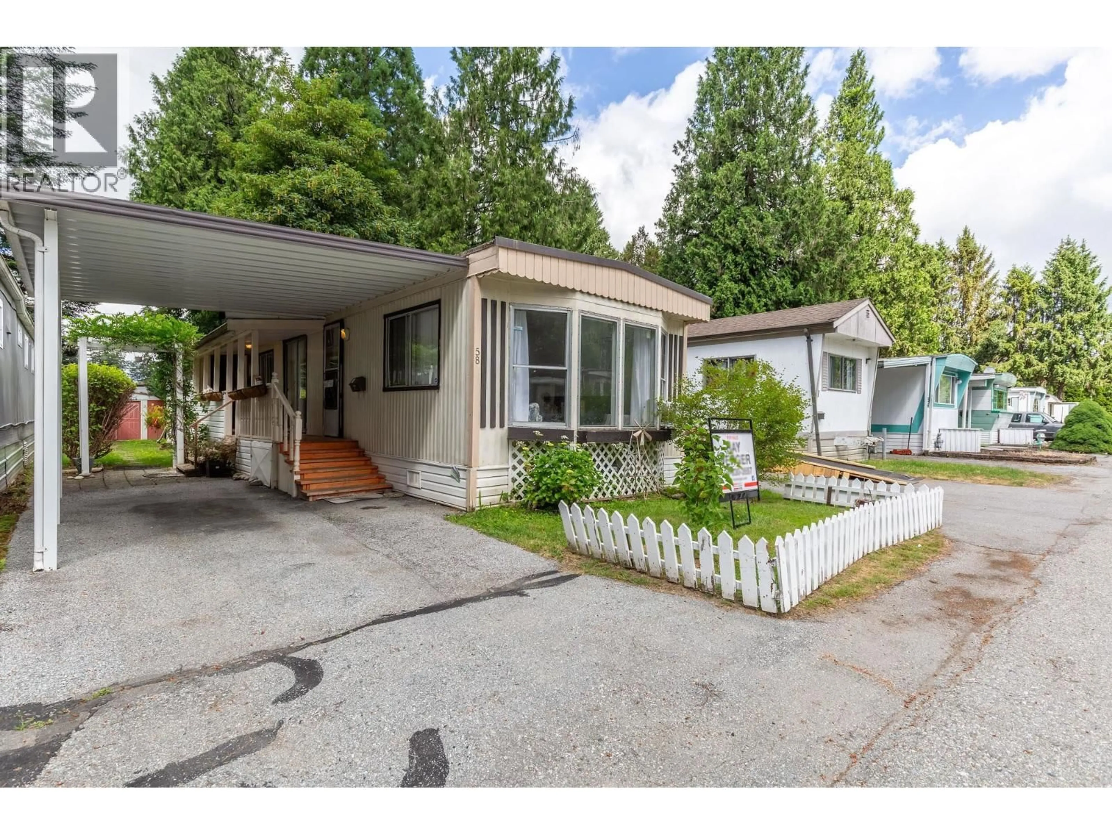Home with vinyl exterior material, street for 58 - 21163 LOUGHEED HIGHWAY, Maple Ridge British Columbia V2X2R4