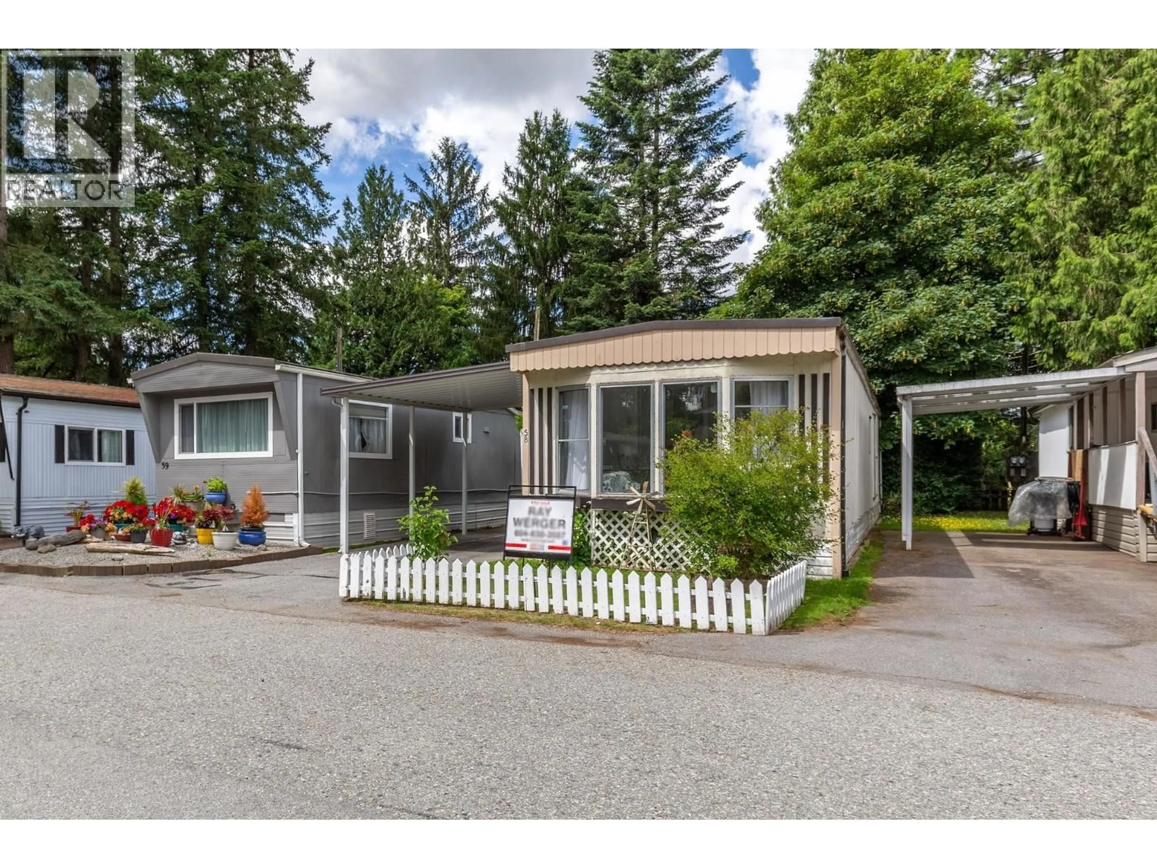 Home with vinyl exterior material, street for 58 - 21163 LOUGHEED HIGHWAY, Maple Ridge British Columbia V2X2R4