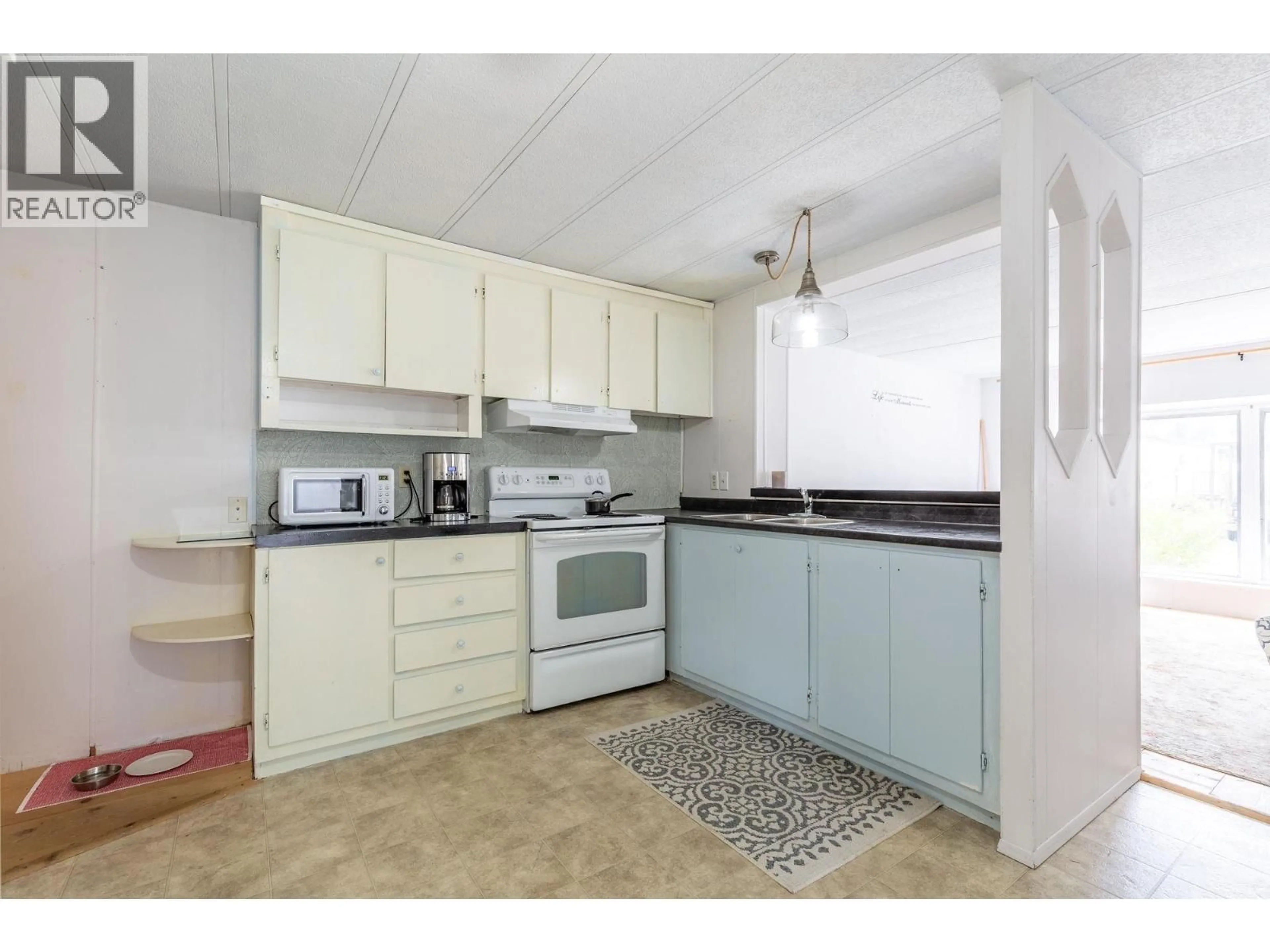 Standard kitchen, unknown for 58 - 21163 LOUGHEED HIGHWAY, Maple Ridge British Columbia V2X2R4