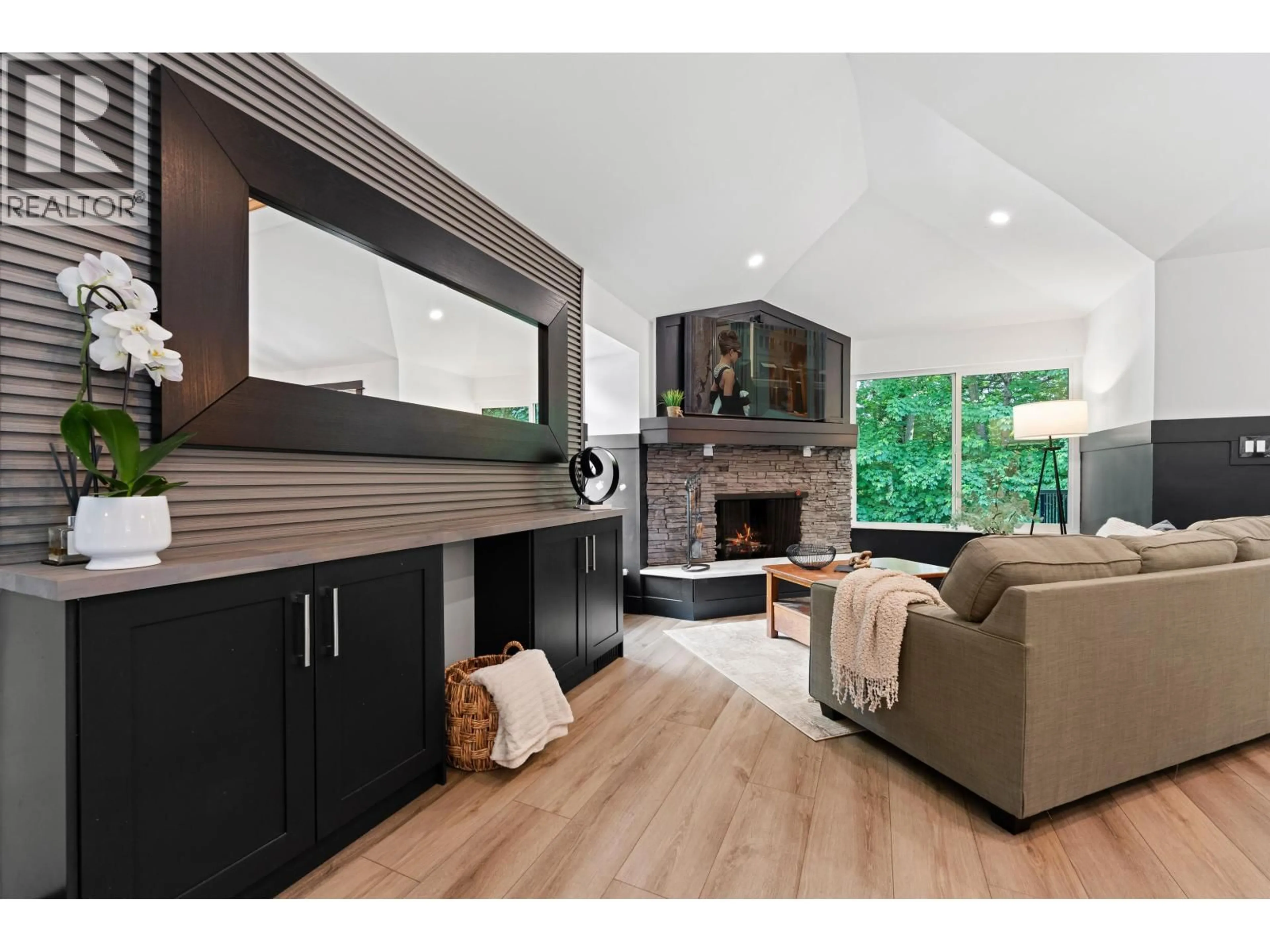 Unknown for 1430 DRAYCOTT ROAD, North Vancouver British Columbia V7J1W2