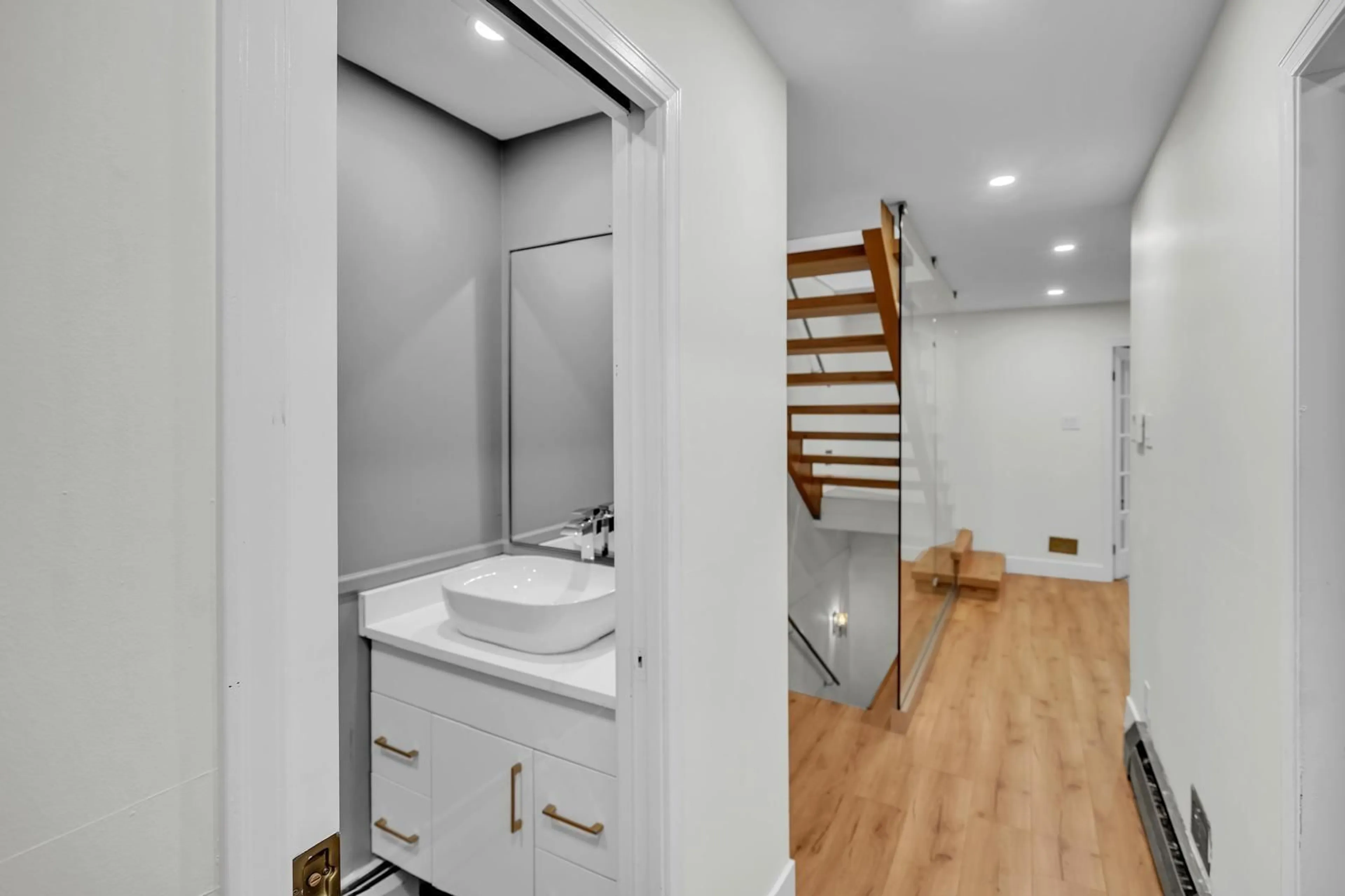 Unknown for 35070 MARSHALL ROAD, Abbotsford British Columbia V3G2B8