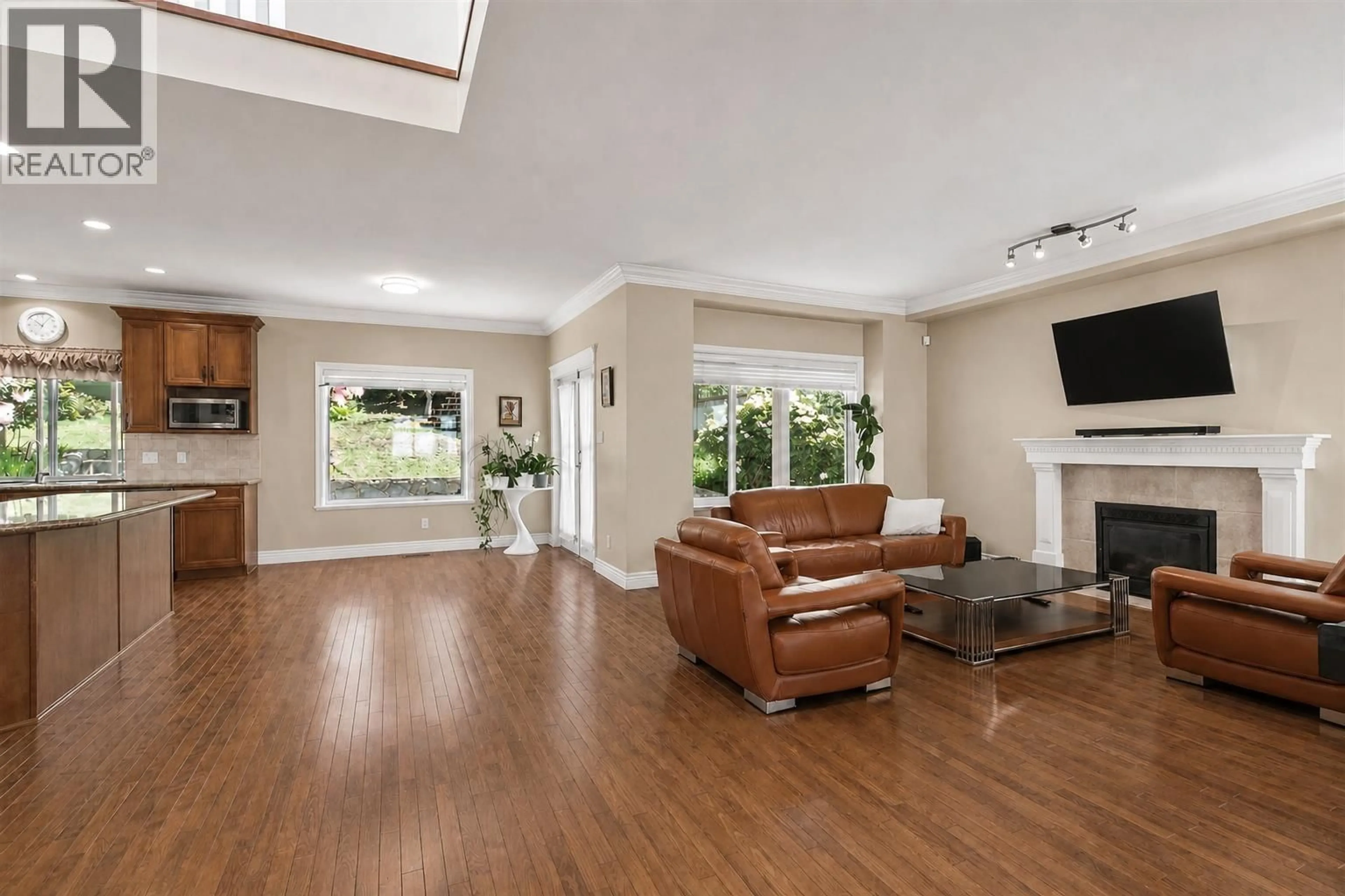 Living room with furniture, unknown for 3782 LONSDALE AVENUE, North Vancouver British Columbia V7N3K6