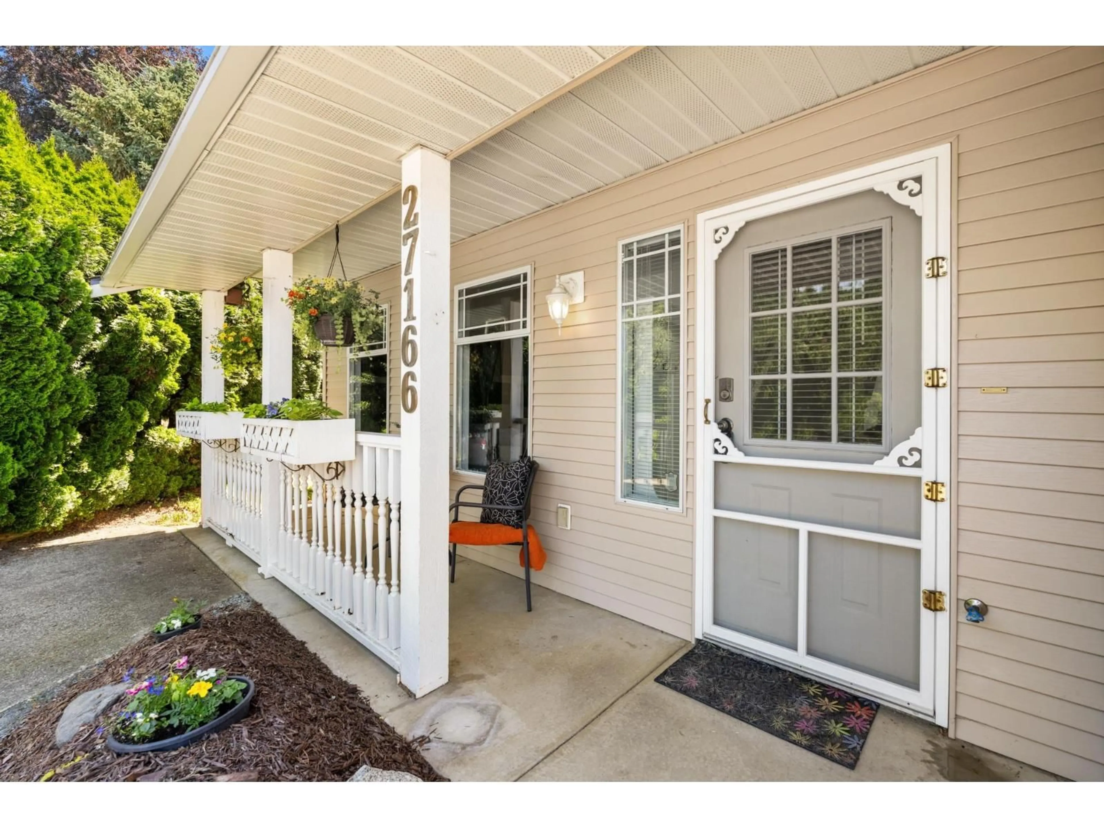Indoor entryway for 27166 33 AVENUE, Langley British Columbia V4W3H6