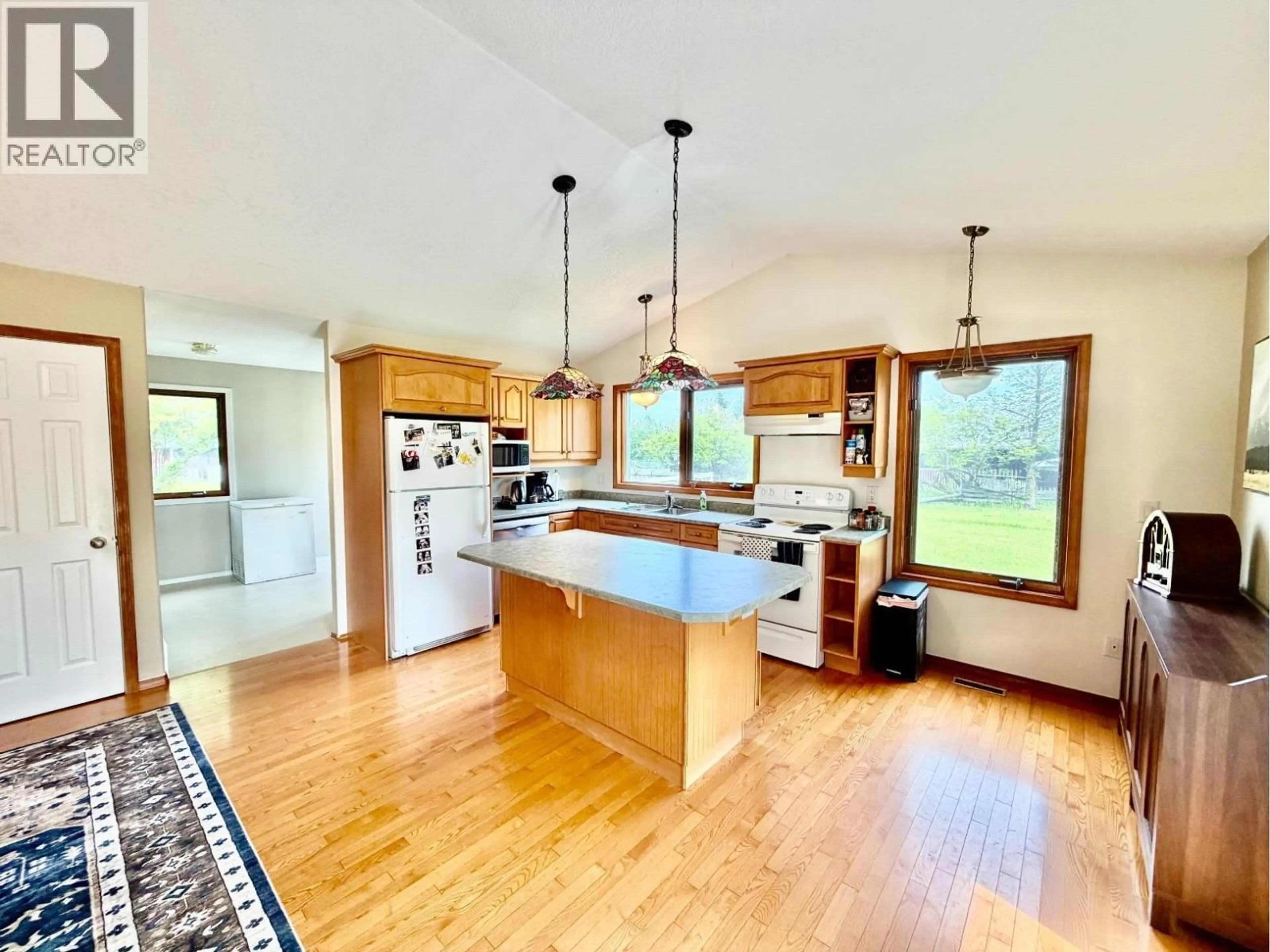 Open concept kitchen, unknown for 10886 261 ROAD, Fort St. John British Columbia V7J0K9