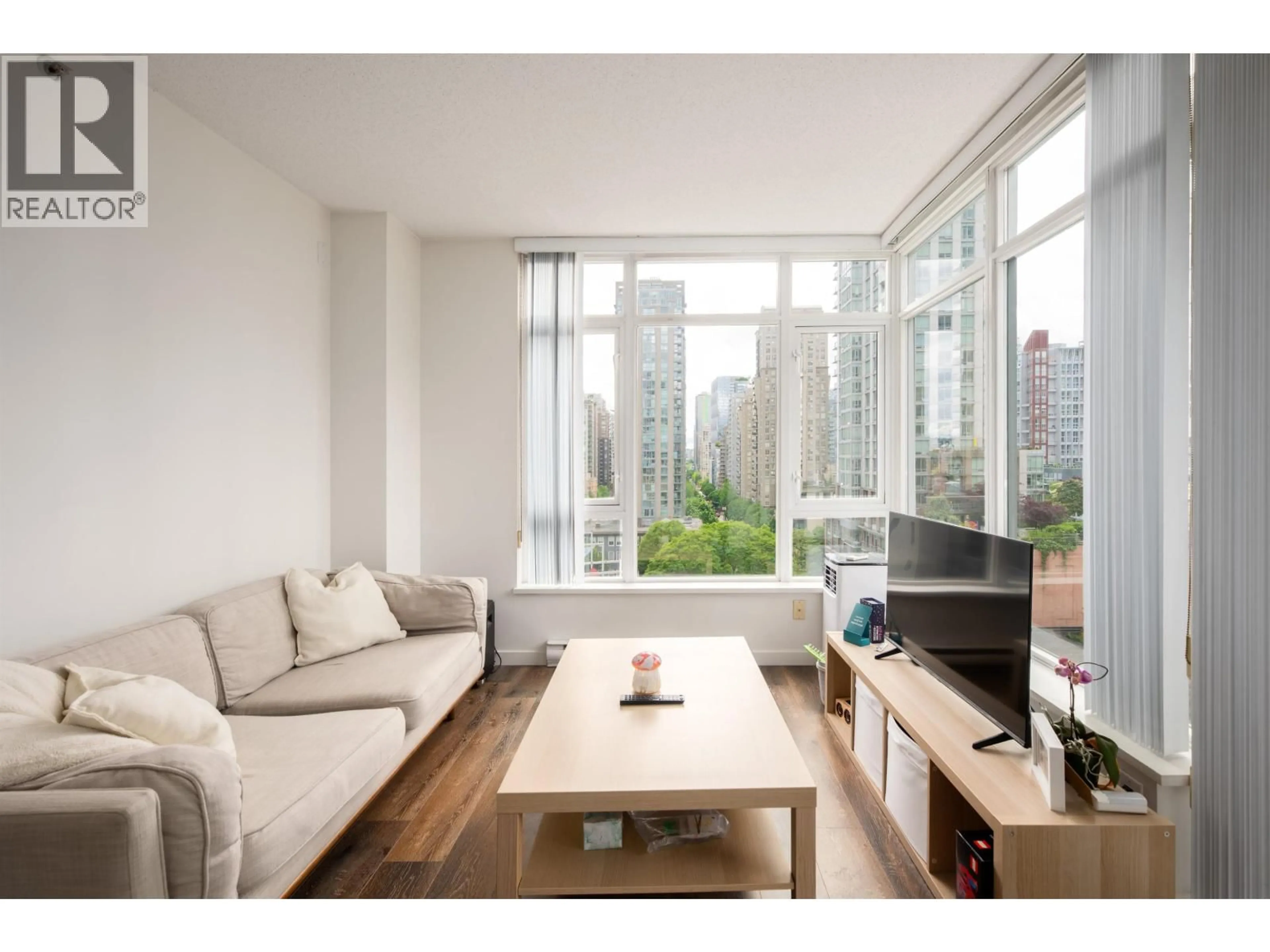 Living room with furniture, wood/laminate floor for 801 - 480 ROBSON STREET, Vancouver British Columbia V6B1S1