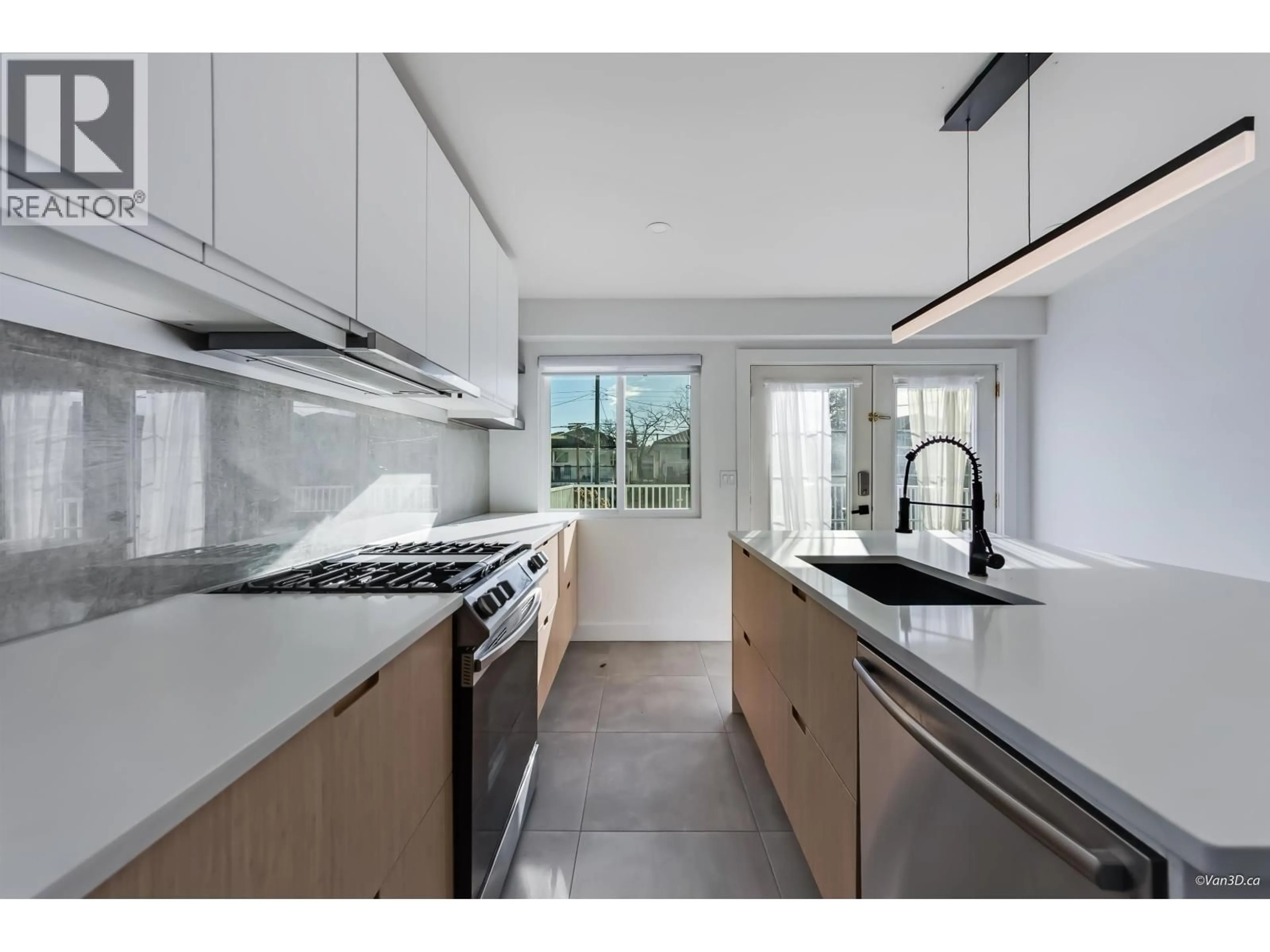 Standard kitchen, unknown for 4346 DUNDAS STREET, Burnaby British Columbia V5C1B3