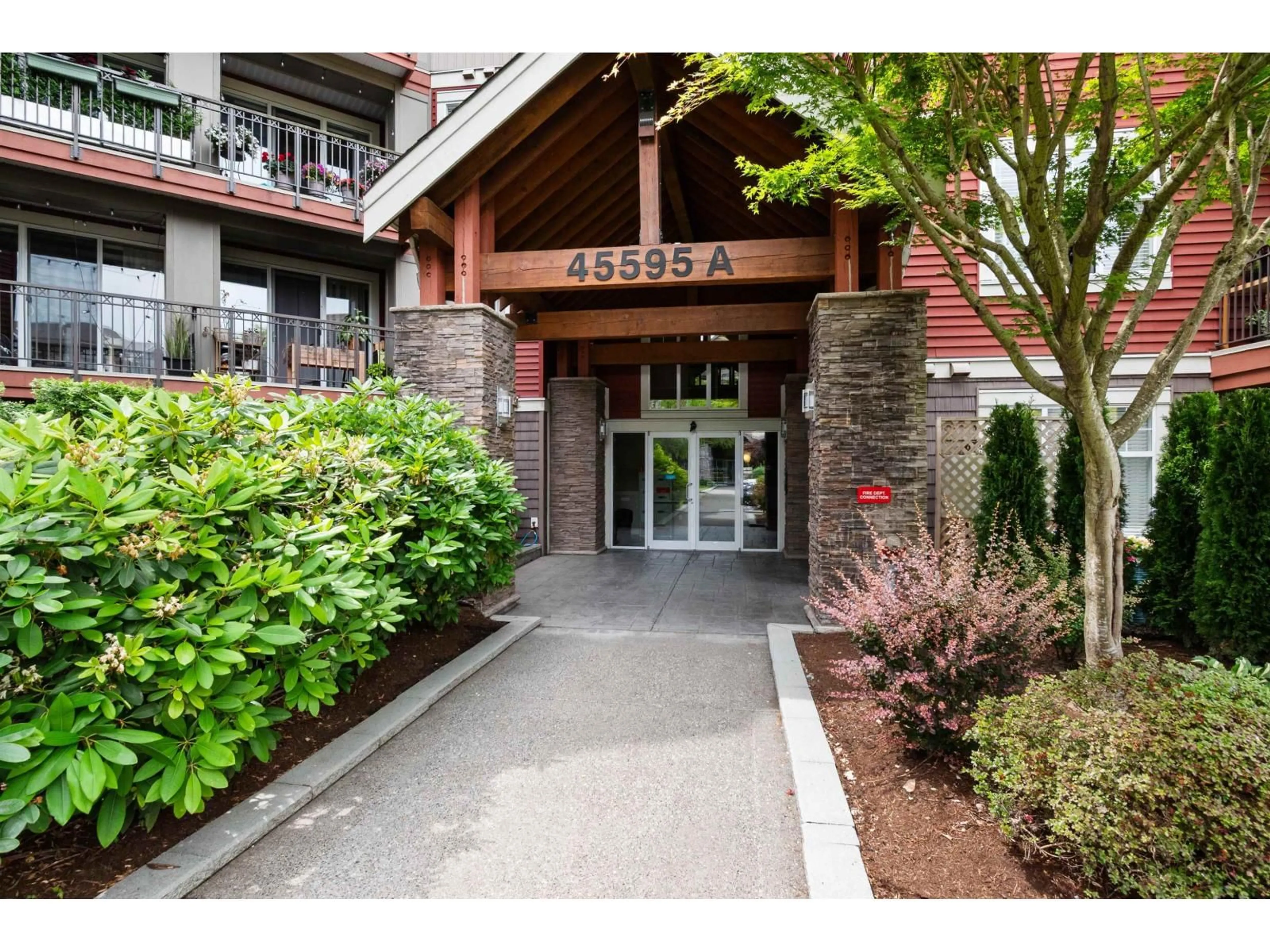 Indoor foyer for 302A - 45595 TAMIHI WAY, Chilliwack British Columbia V2R0G3