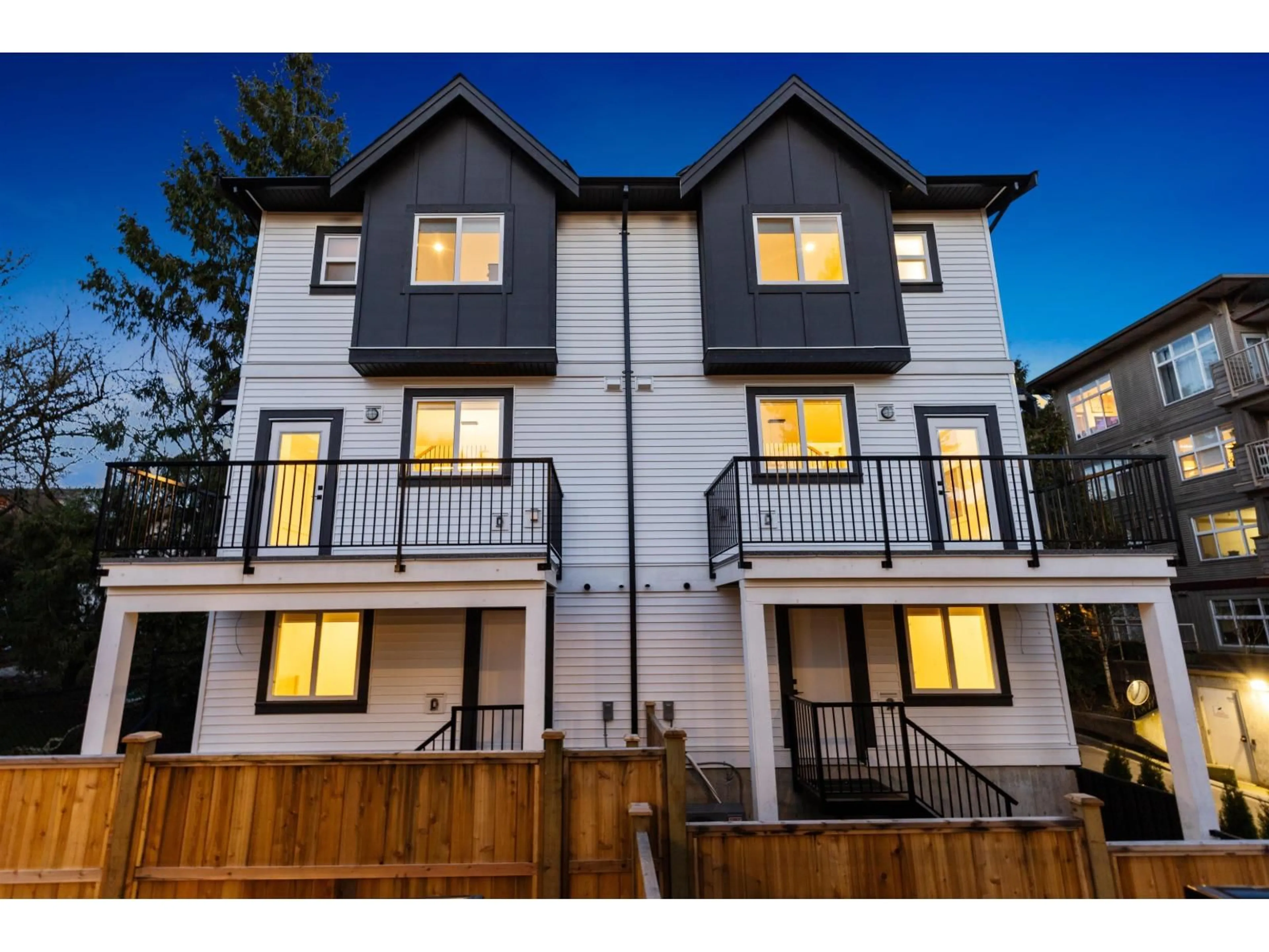 A pic from outside/outdoor area/front of a property/back of a property/a pic from drone, street for 3 - 2522 CAMPBELL AVENUE, Abbotsford British Columbia V2S4C5