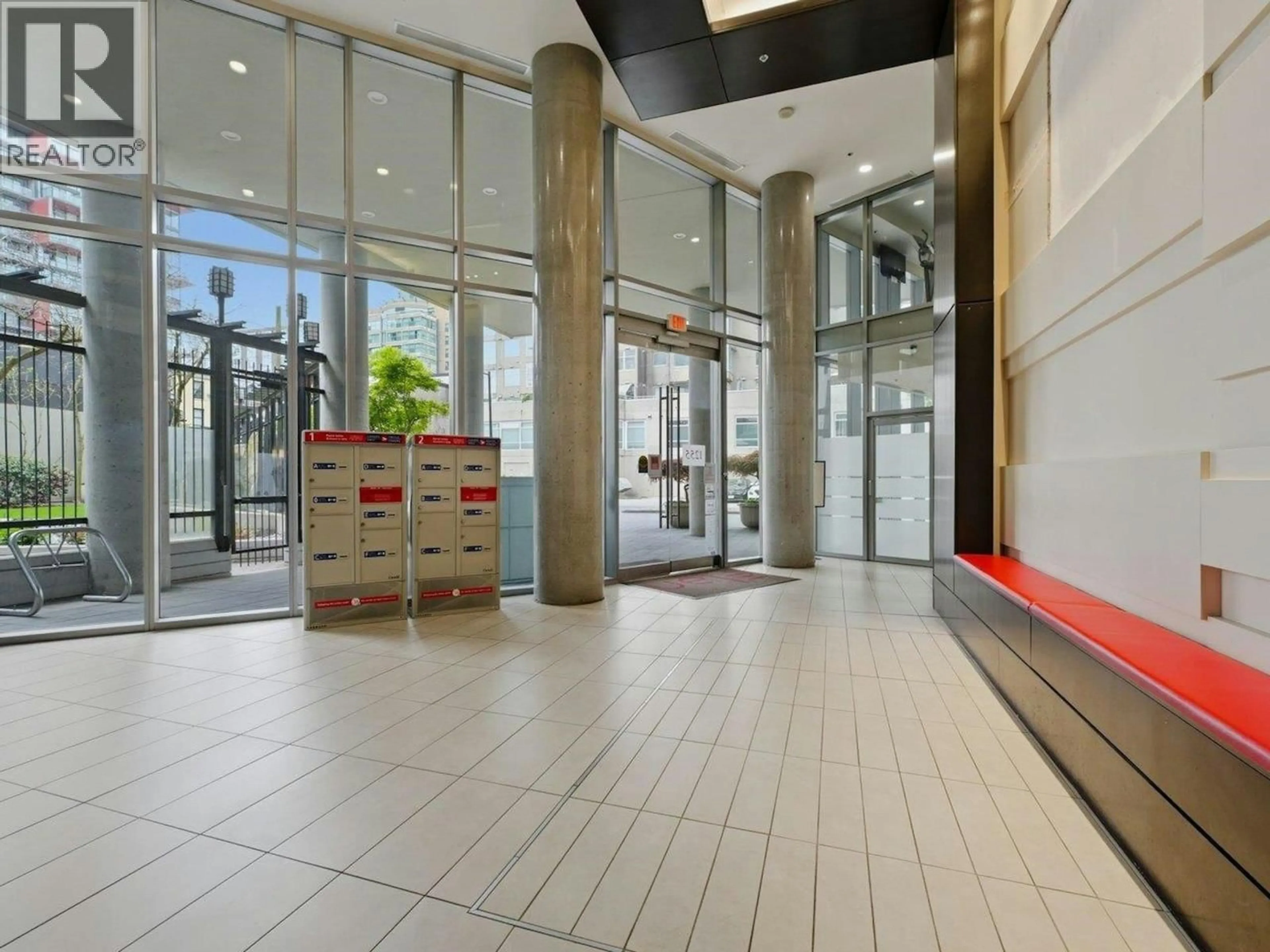 Indoor foyer for 2604 - 1255 SEYMOUR STREET, Vancouver British Columbia V6B0H1
